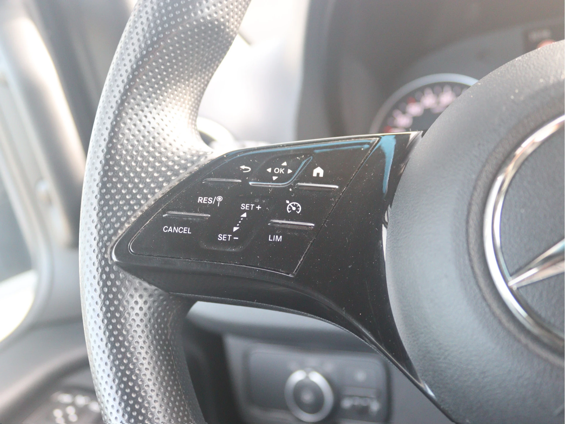 Mercedes-Benz-Sprinter-image-6