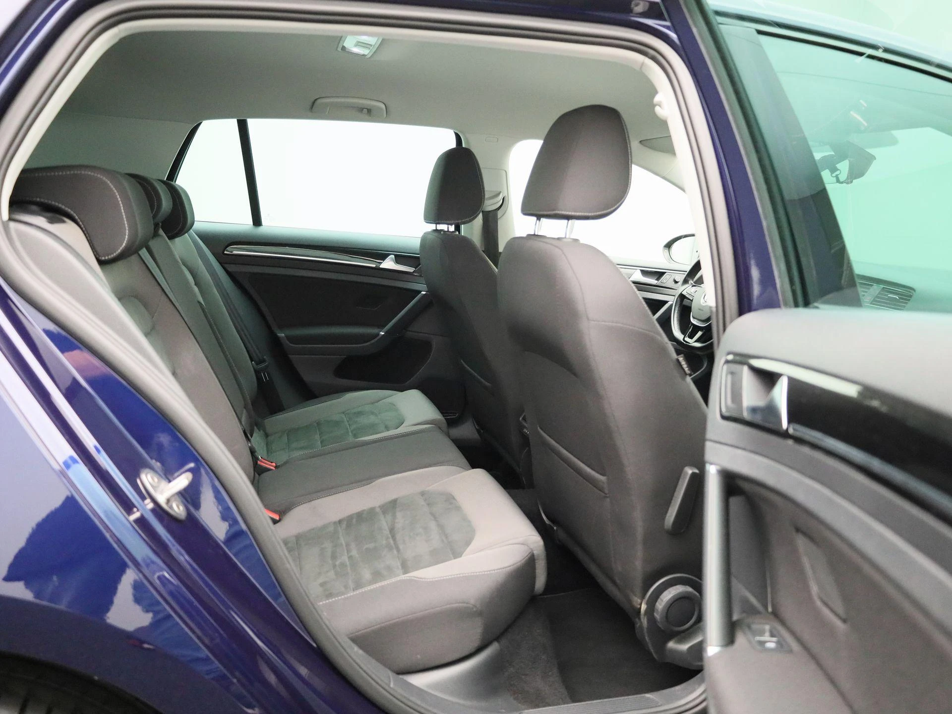 Volkswagen-Golf-image-34