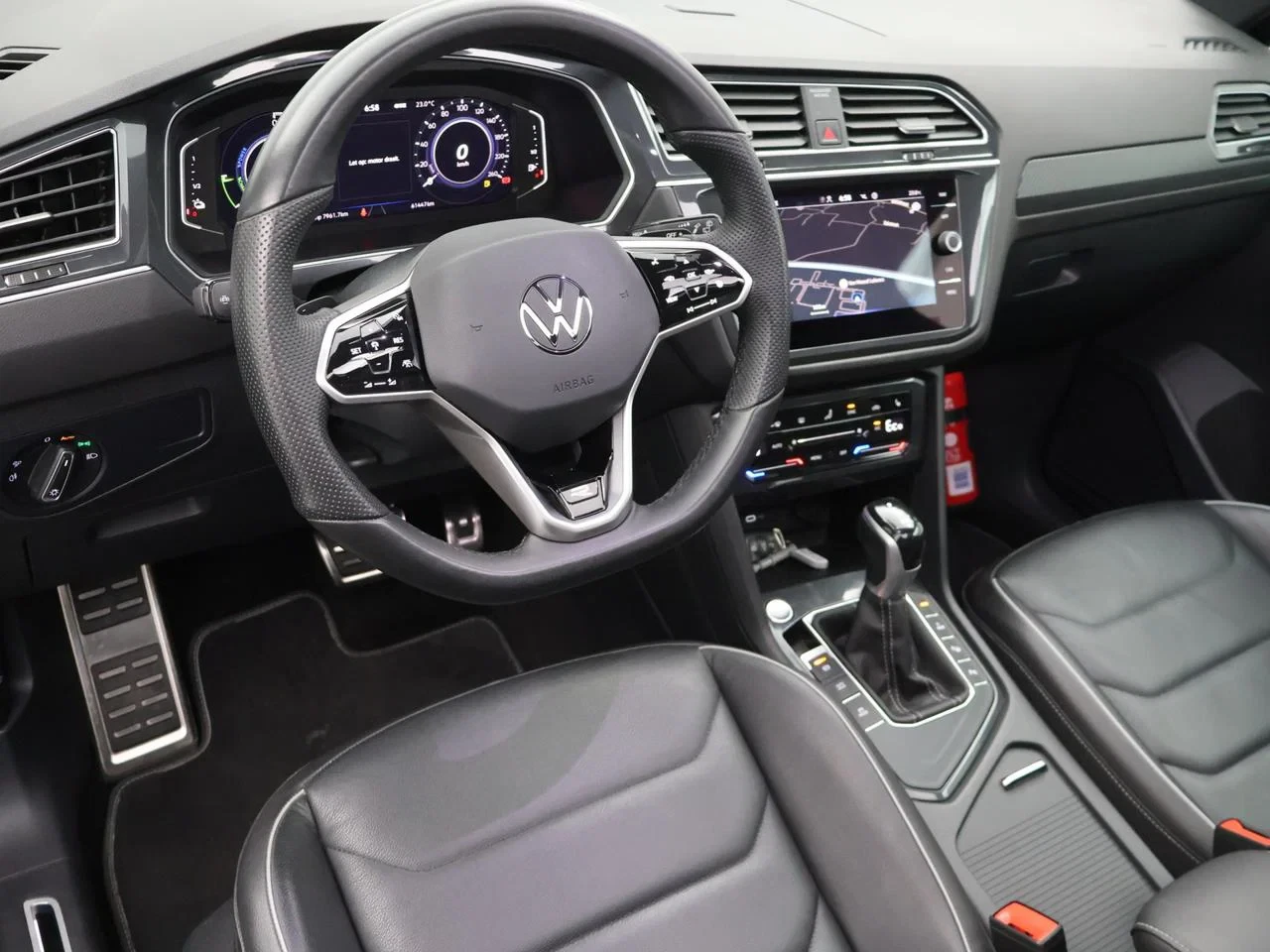 Volkswagen Tiguan eHybrid (PHEV) Tiguan eHybrid 1.4PHEV R-Line Business Premium 150PK *AUTOMAAT*PANODAK*TREKHAAK*LEDER*CAMERA*ACC*PDC*...*