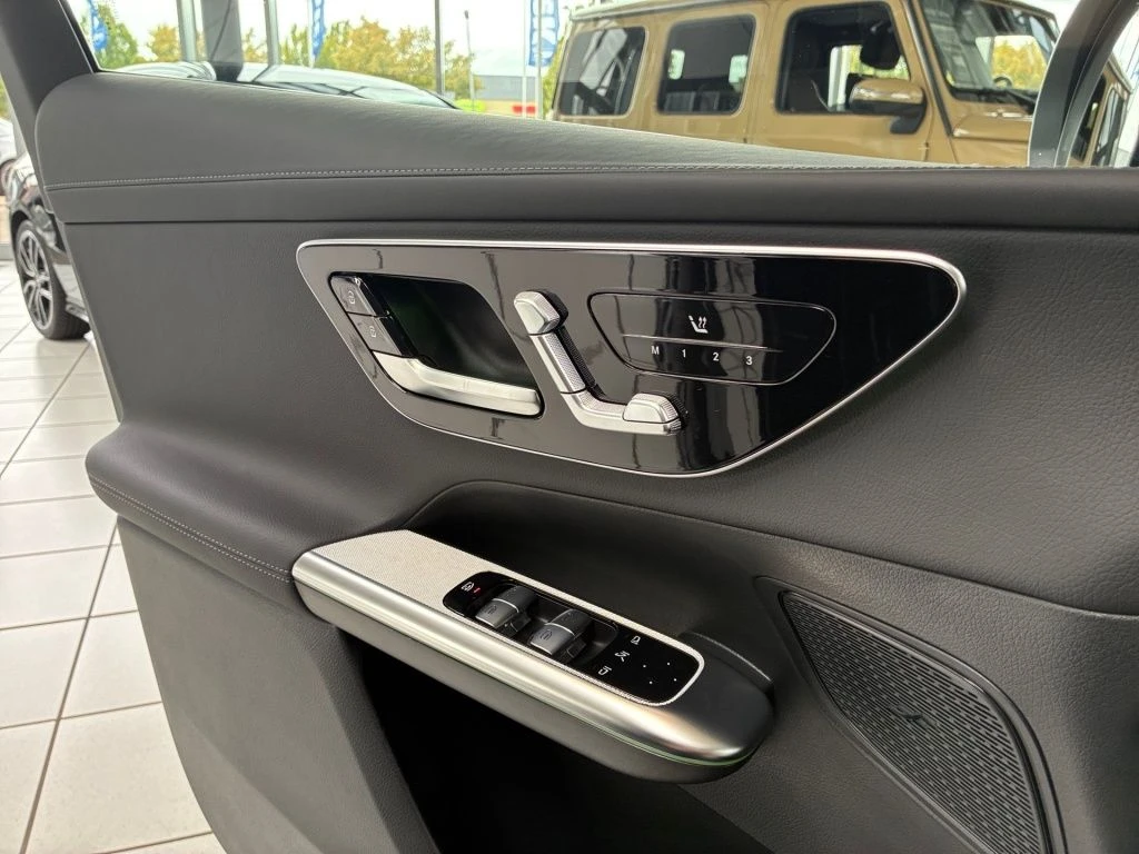 Mercedes-Benz-GLC 220 d-image-8