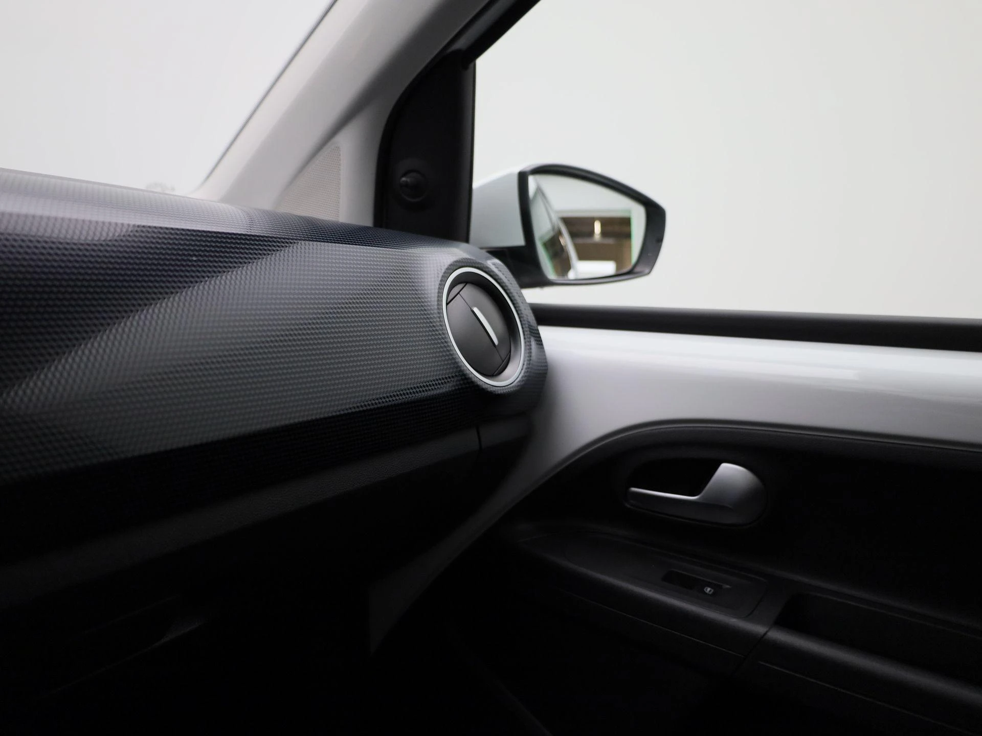 Volkswagen-up!-image-20