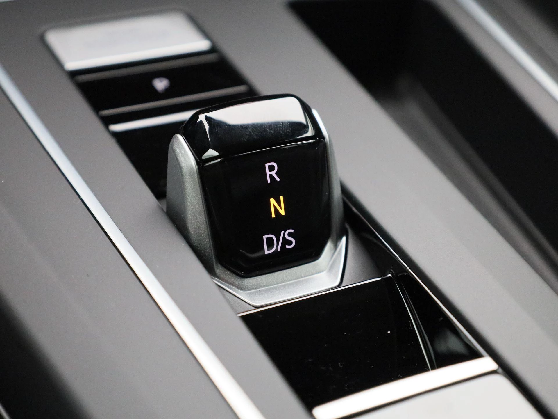 Volkswagen-Golf-image-19