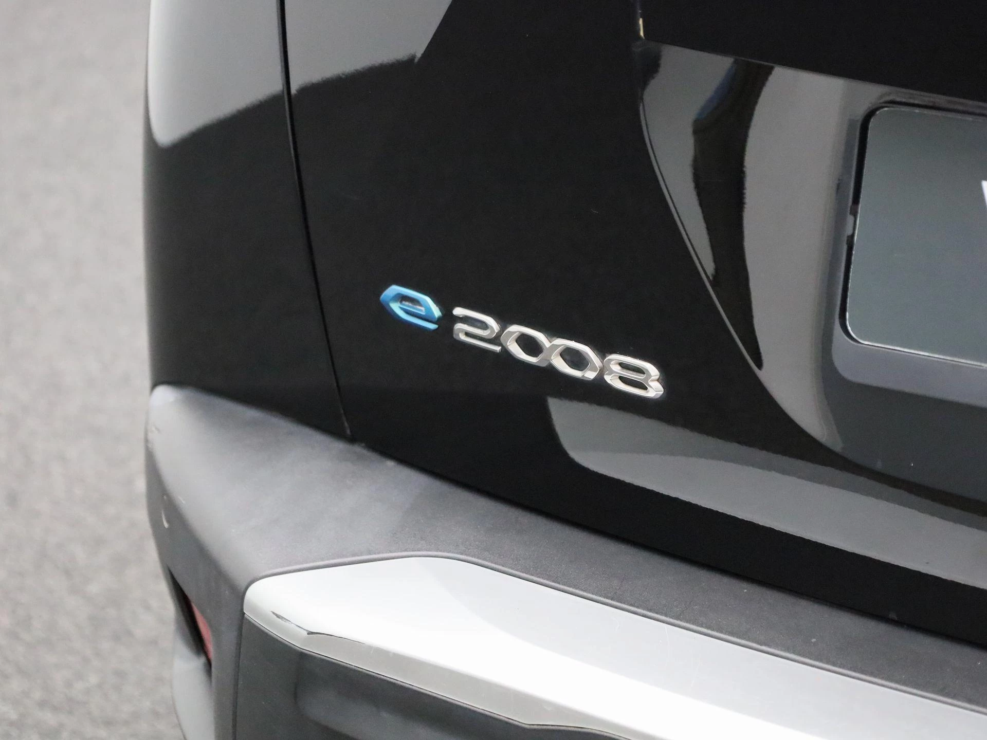 Peugeot-e-2008-image-36