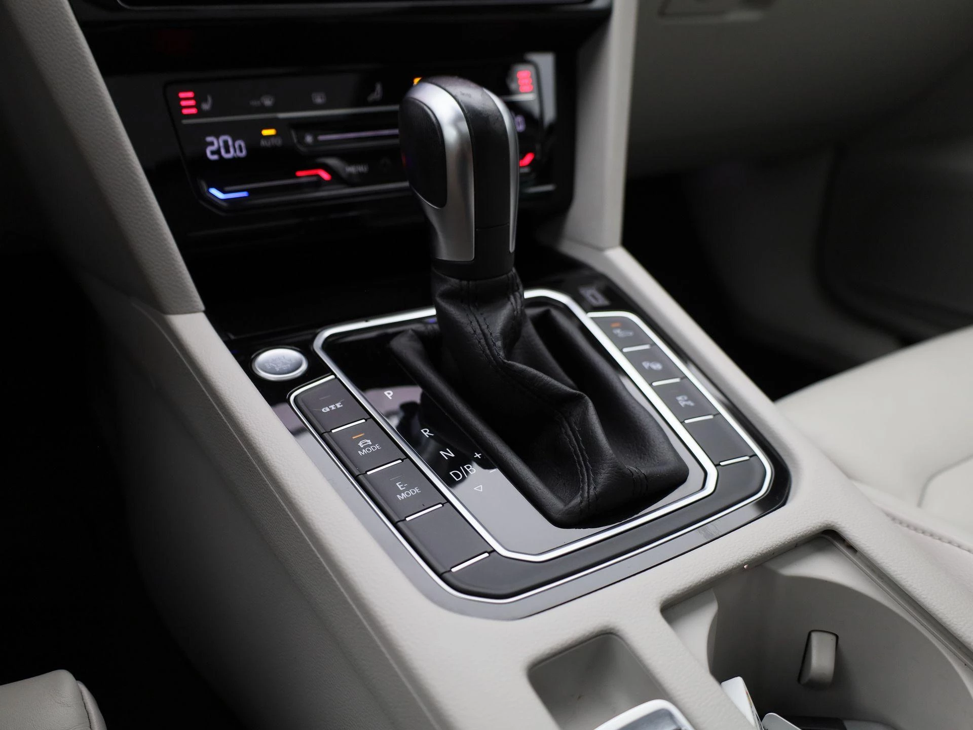 Volkswagen-Passat-image-19