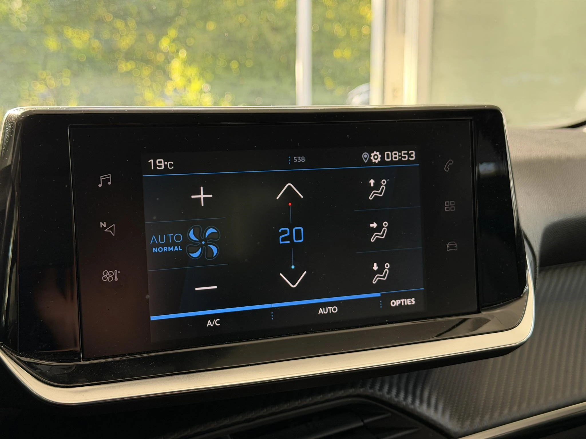 Peugeot-208-image-13