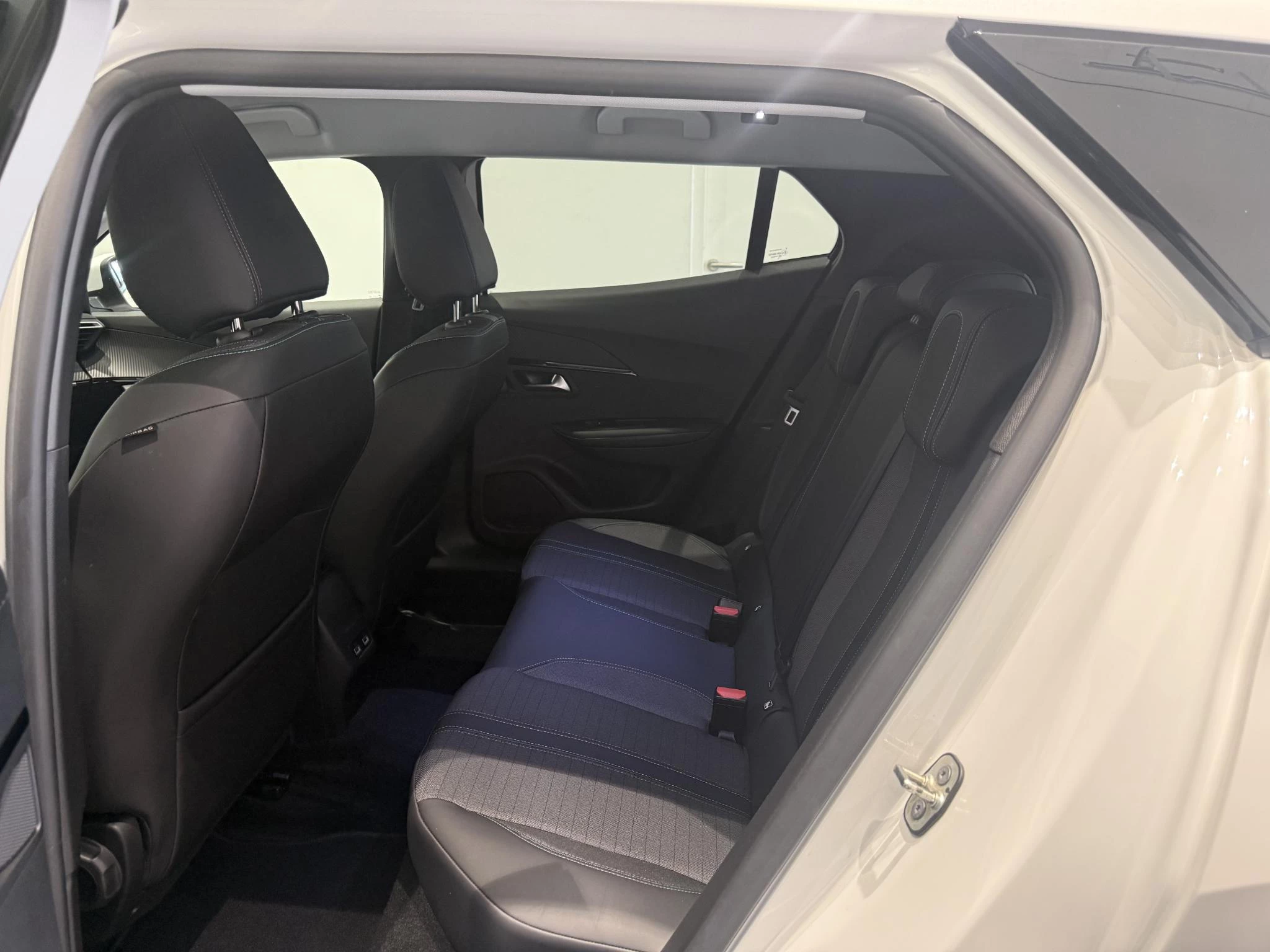 Peugeot-e-2008-image-26