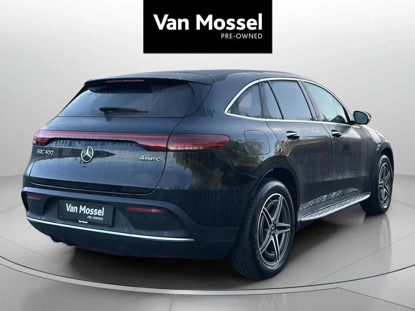 Mercedes-Benz-EQC-image-4