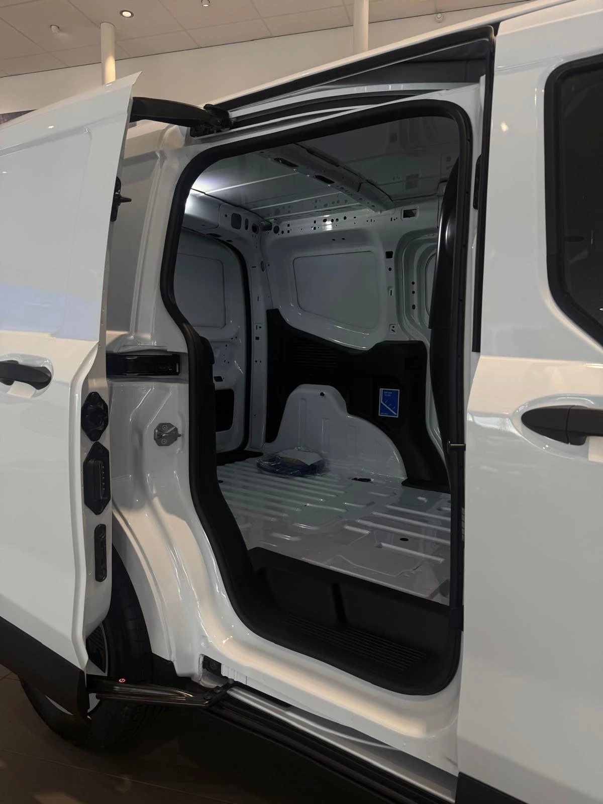 Ford E-Transit Courier