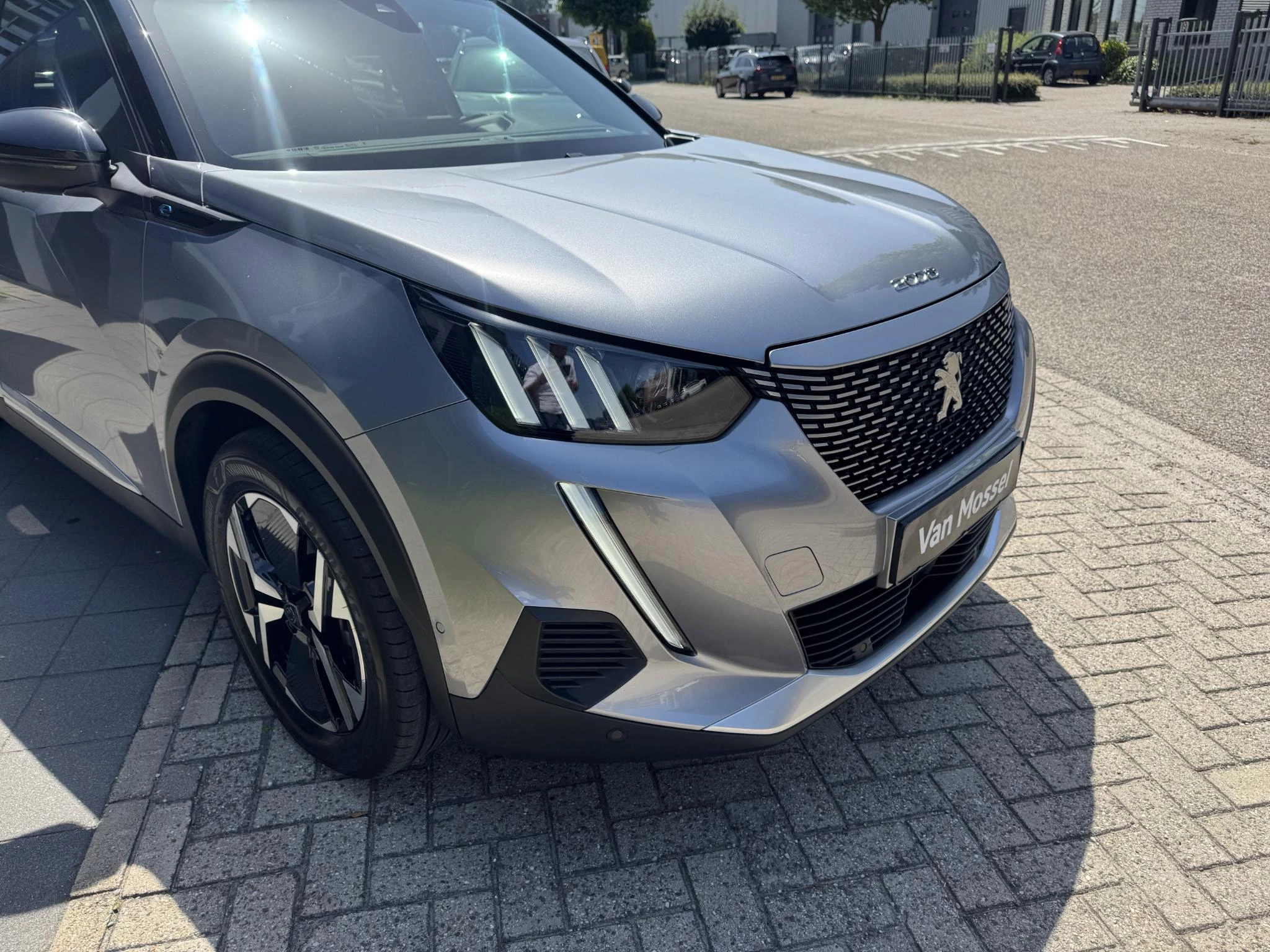 Peugeot-e-2008-image-6