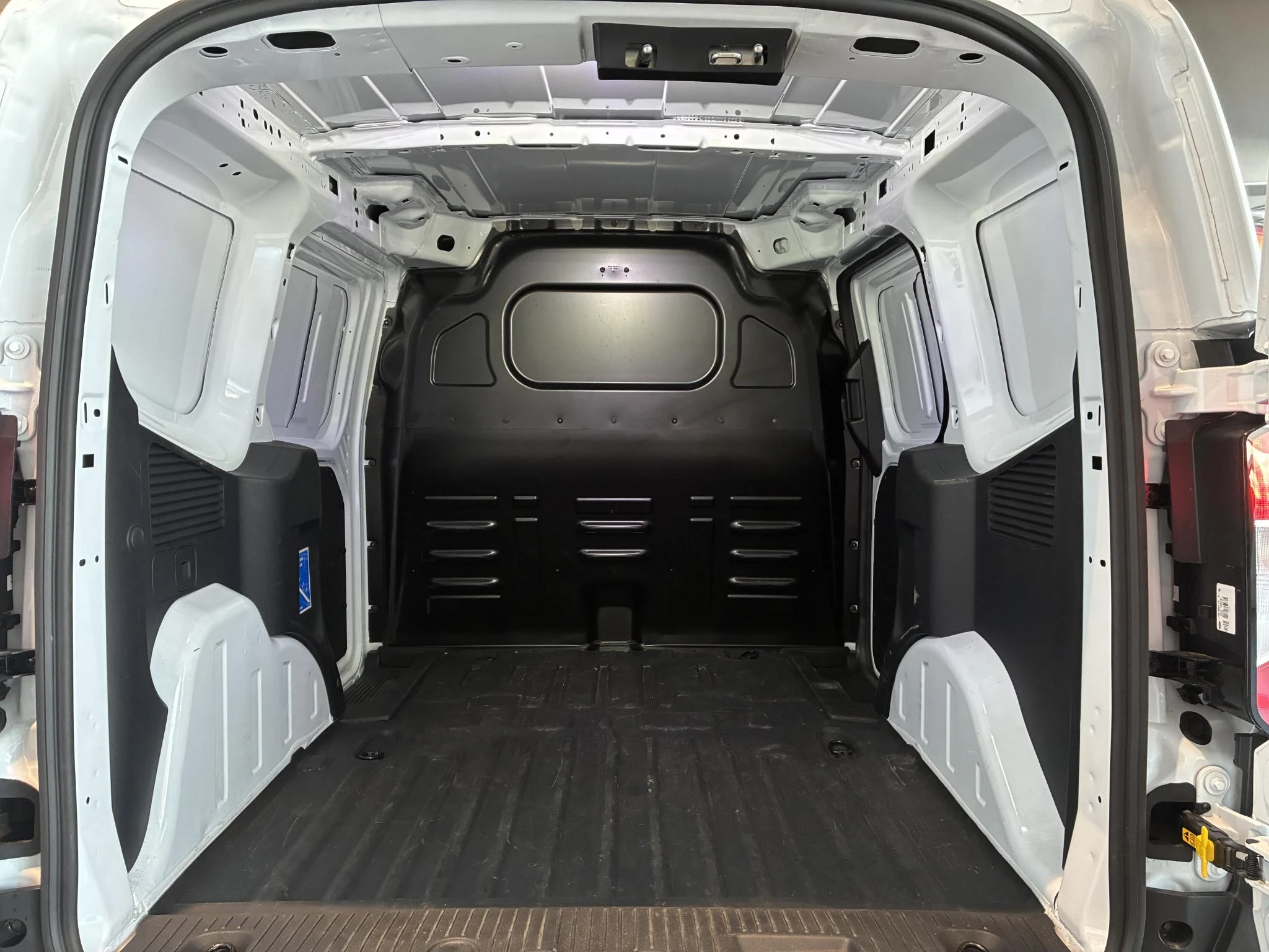 Ford-E-Transit Courier-image-18