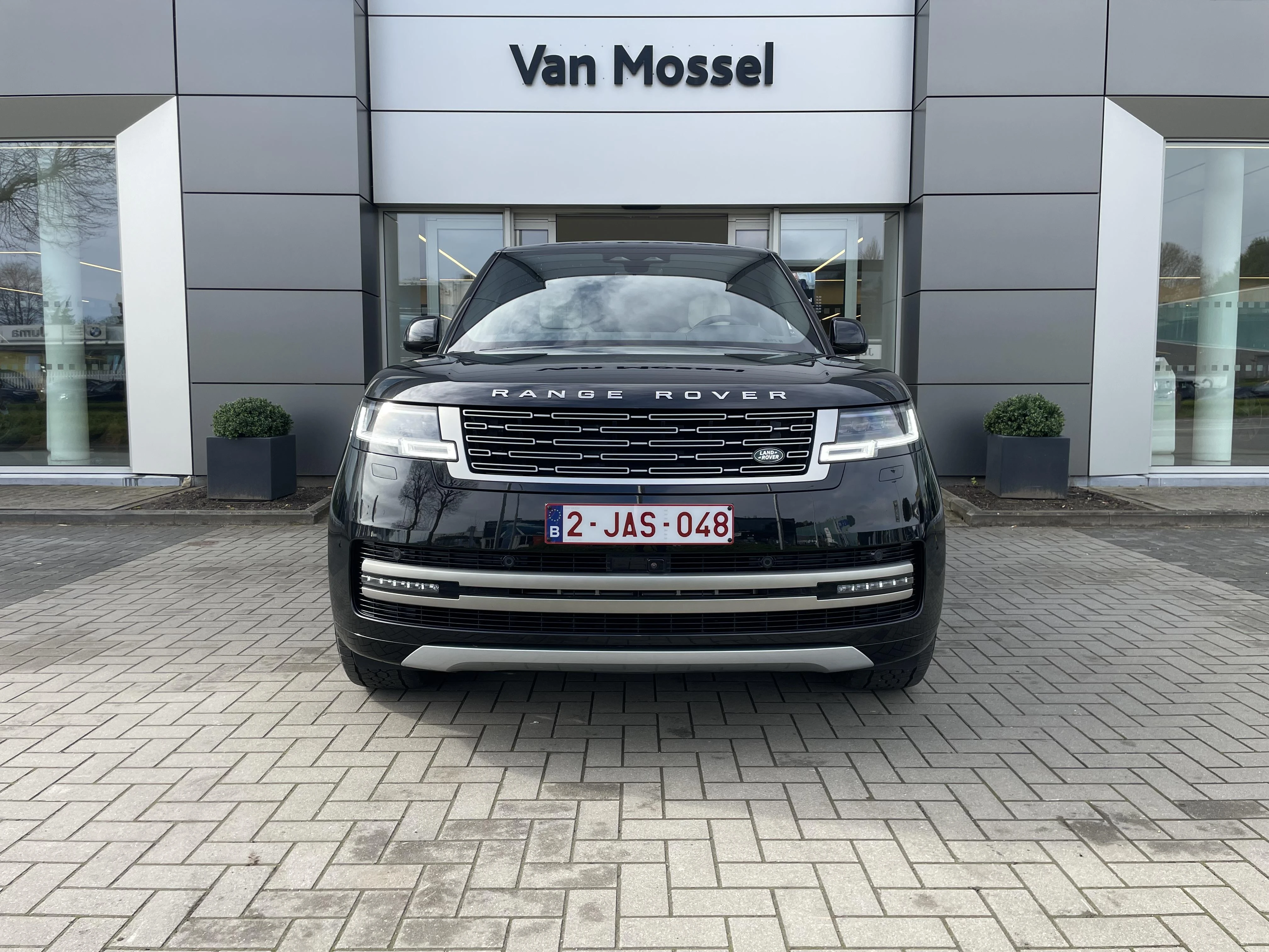 Land Rover-Range Rover-image-1