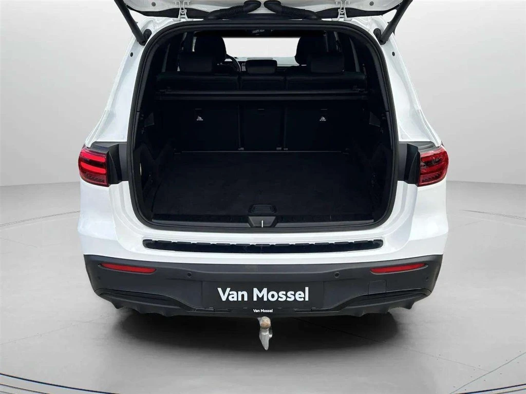 Mercedes-Benz-EQB-image-24