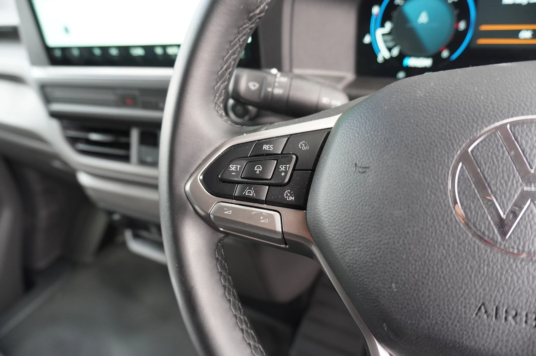 Volkswagen-Transporter-image-29