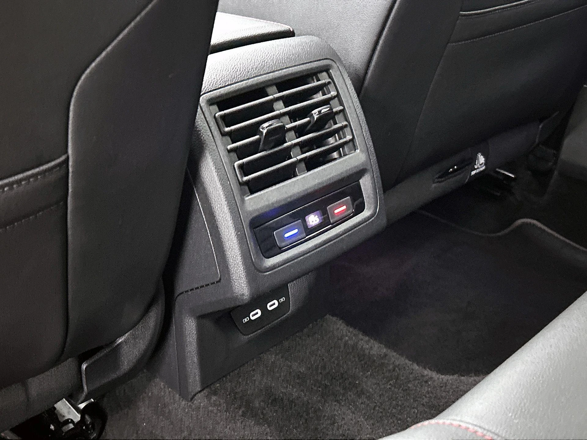 Volkswagen-Golf-image-11