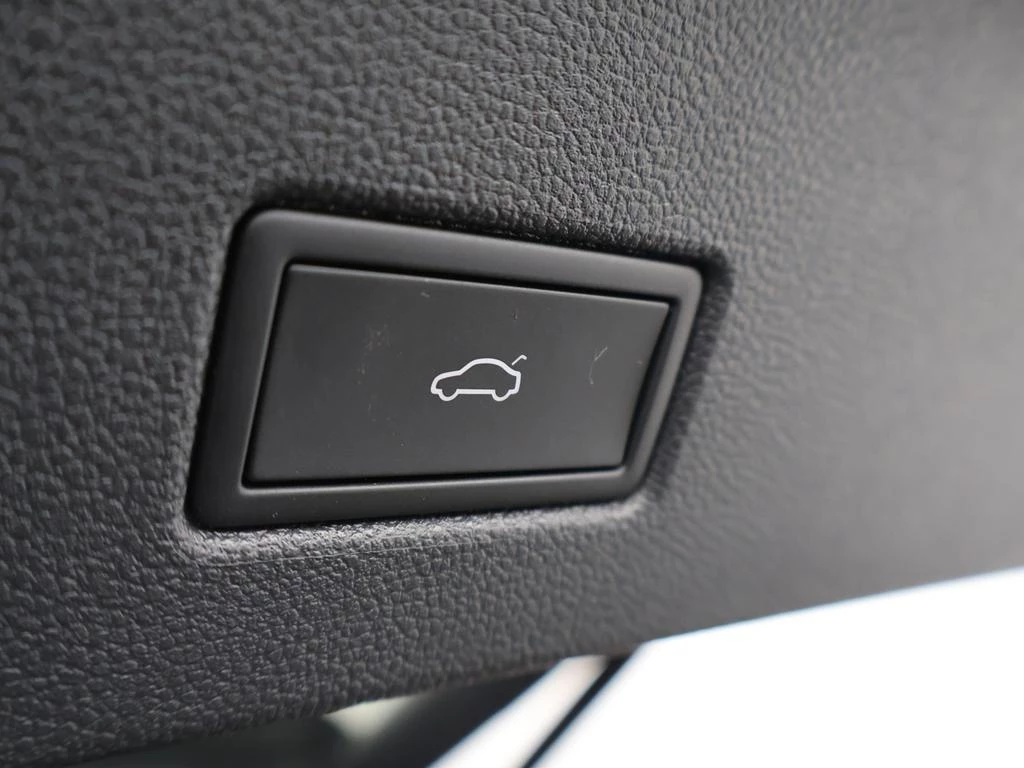 Volkswagen T-Roc T-Roc R-Line Business 1.5TSI 150PK *AUTOMAAT*PANODAK*SPORTZETELS*CAMERA*PDC*ACC*NAVI*...*