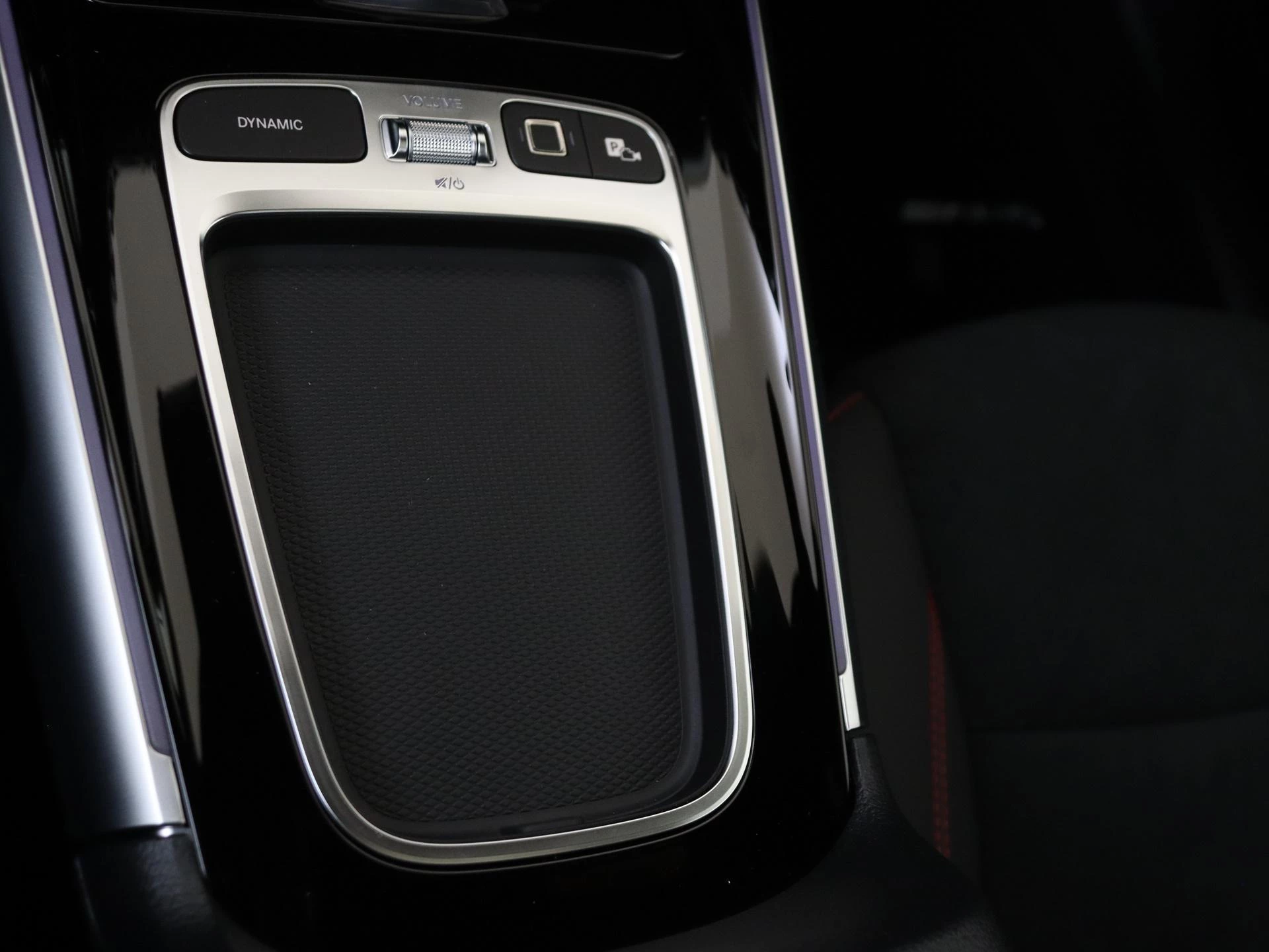 Mercedes-Benz-EQB-image-20