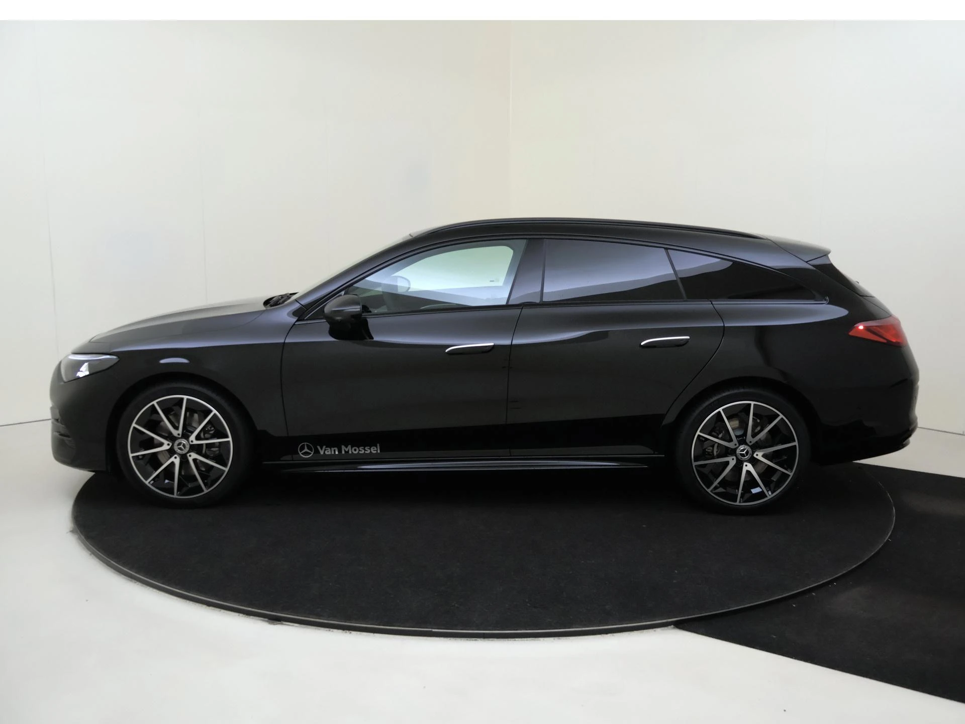 Mercedes-Benz-CLA-image-7