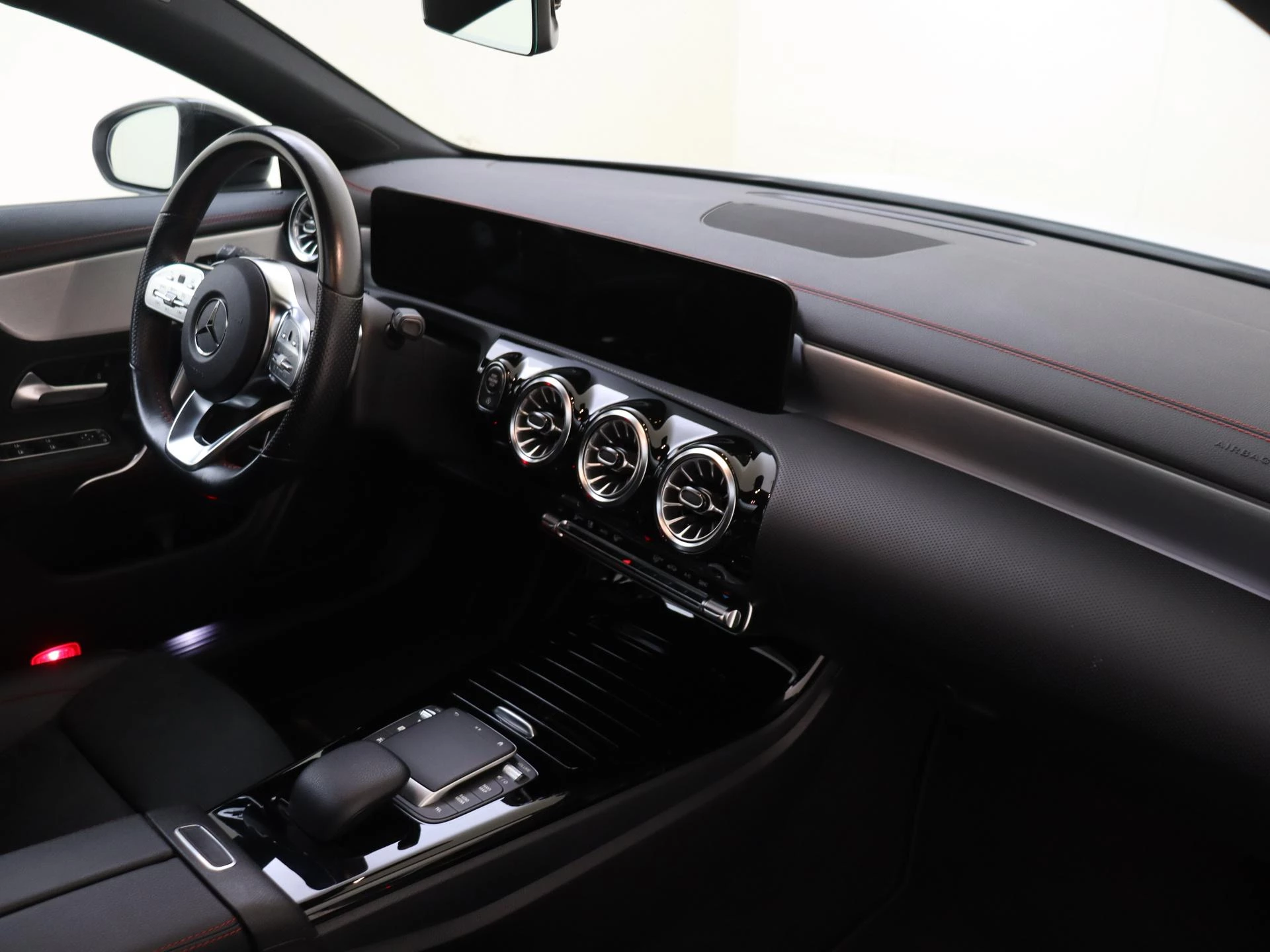 Mercedes-Benz-CLA-image-4