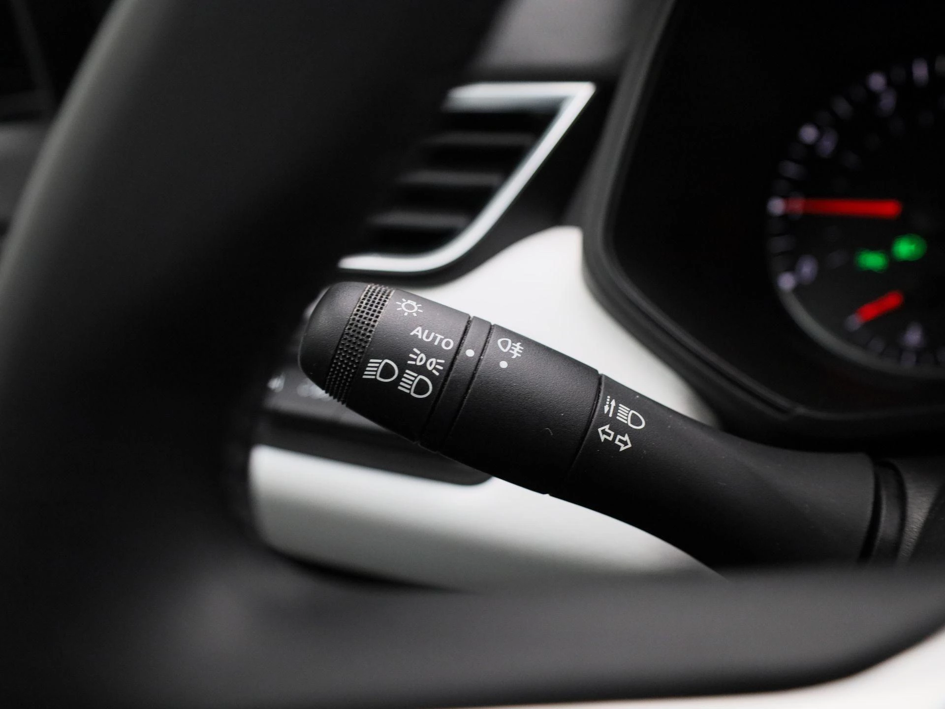 Renault-Clio-image-19