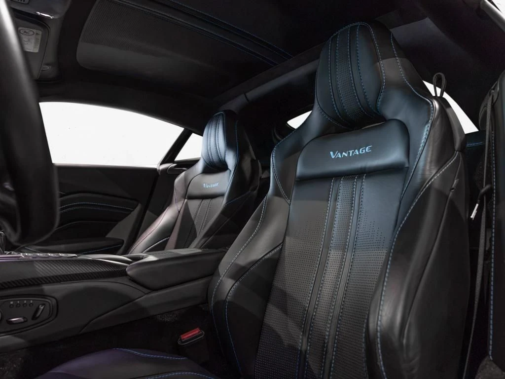 Aston Martin-V8 Vantage-image-11