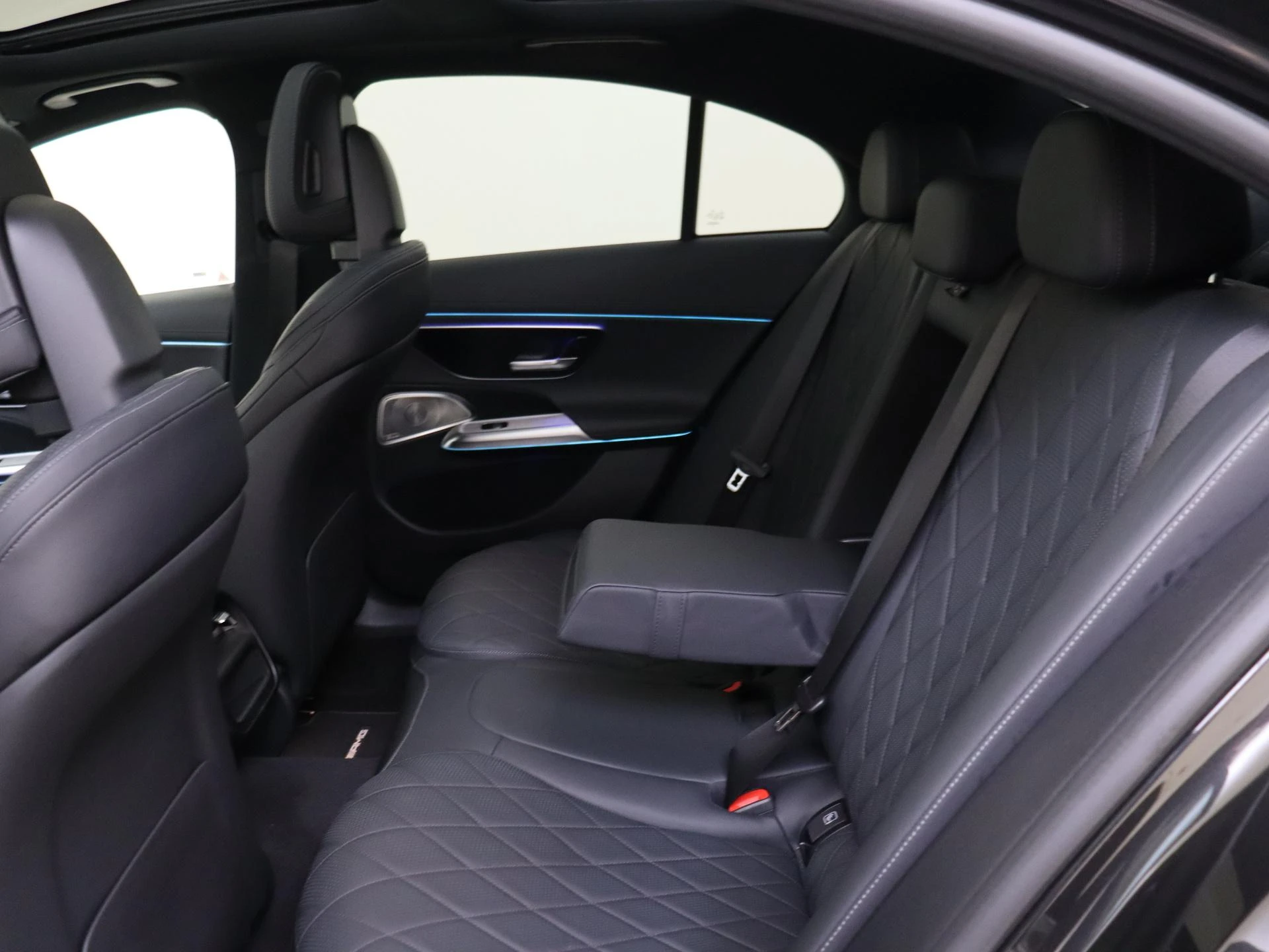 Mercedes-Benz-E-Klasse-image-15