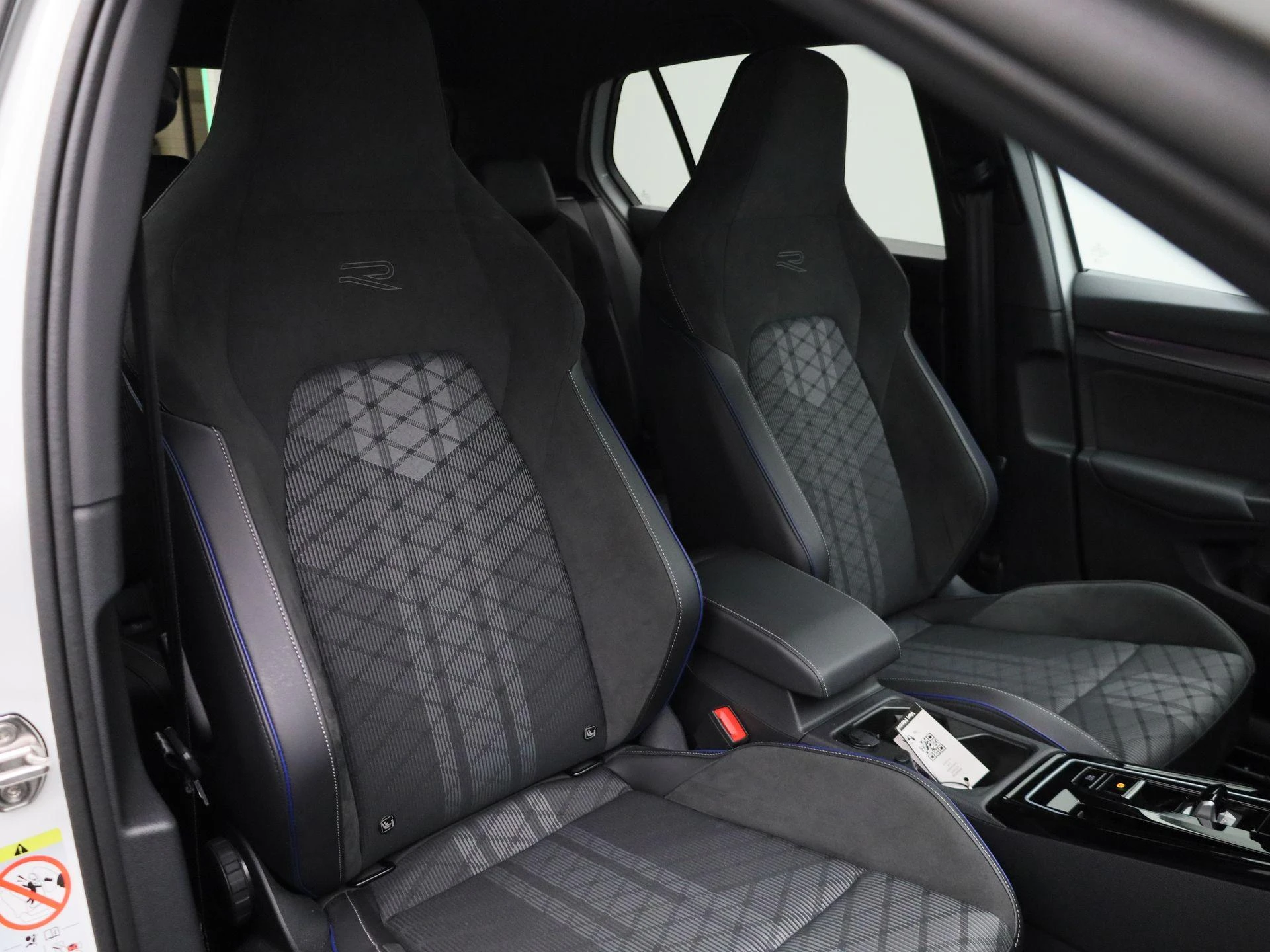 Volkswagen Golf 1.5 eTSI R-Line Edition