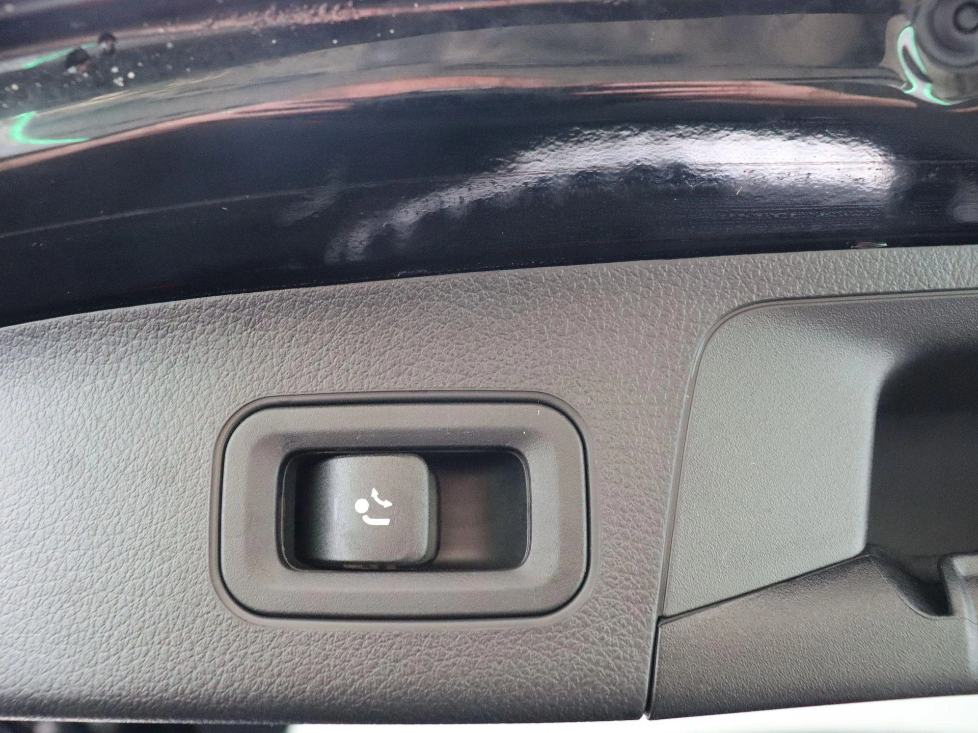Mercedes-Benz-GLA-image-28