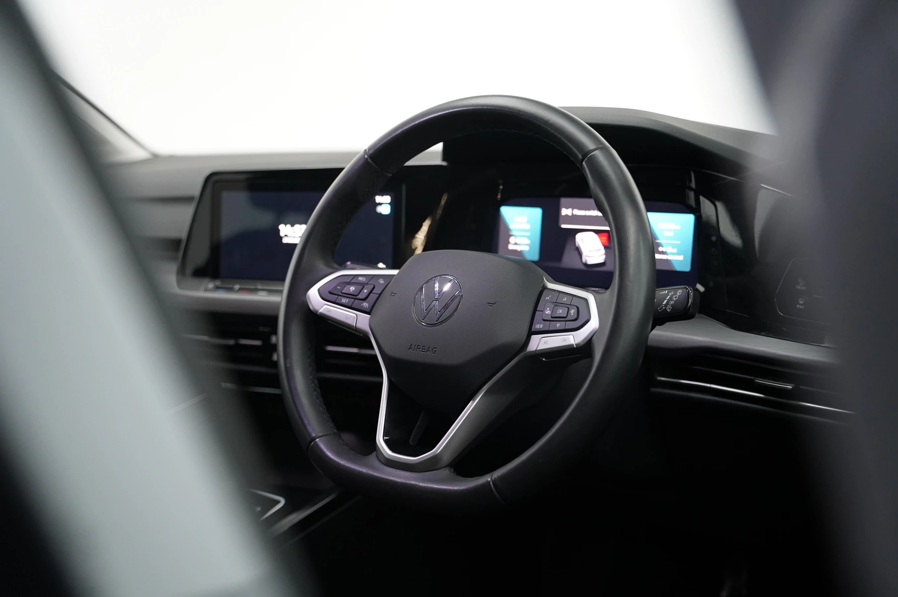 Volkswagen-Golf-image-17