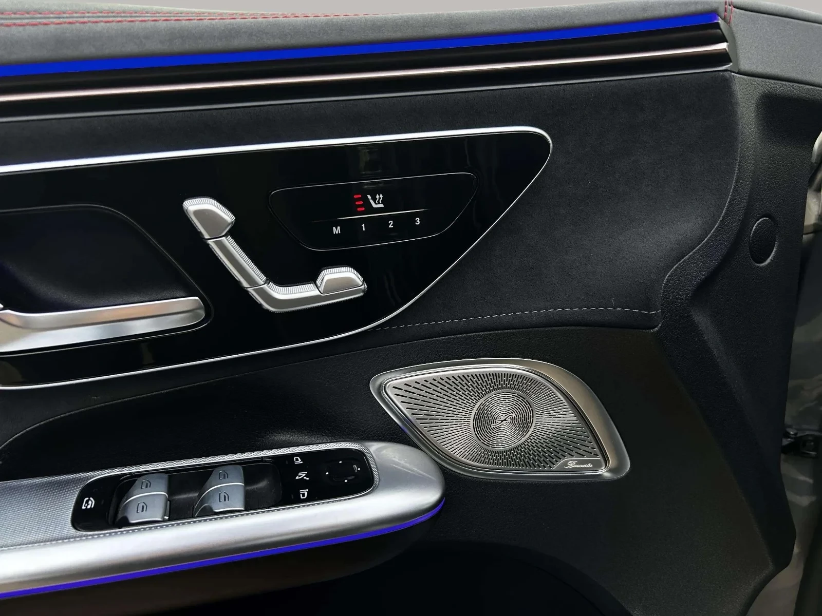 Mercedes-Benz-EQE-image-11