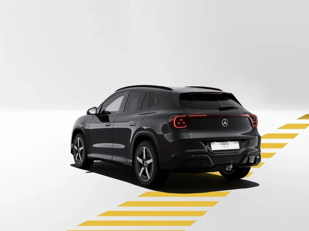 Mercedes-Benz-GLA 250+-image-3