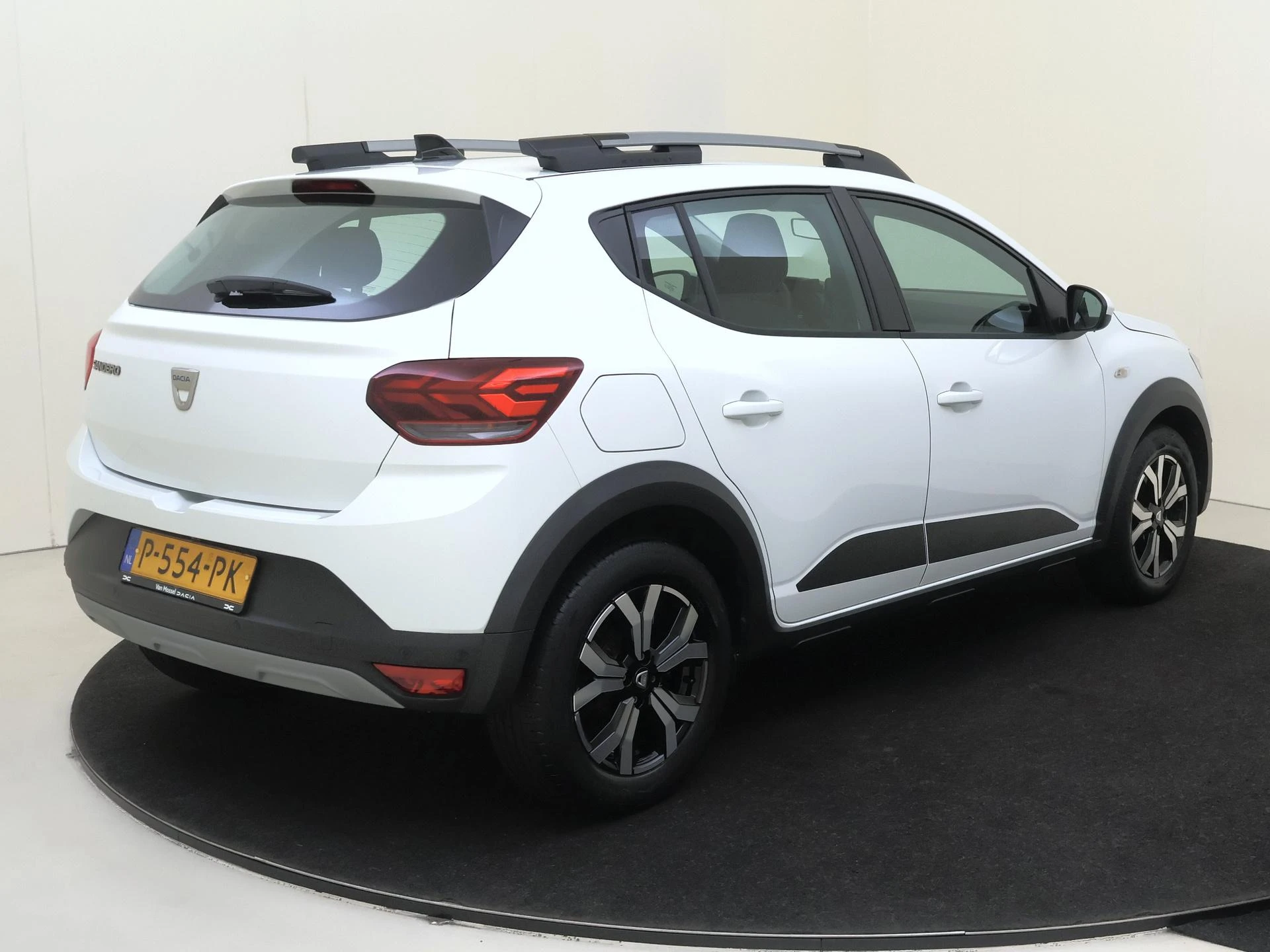 Dacia-Sandero Stepway-image-3