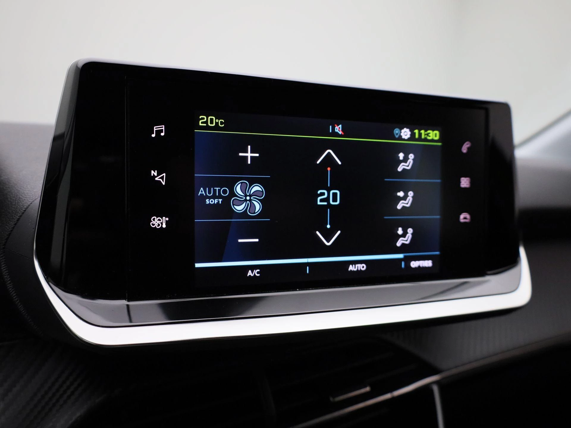 Peugeot-e-208-image-25