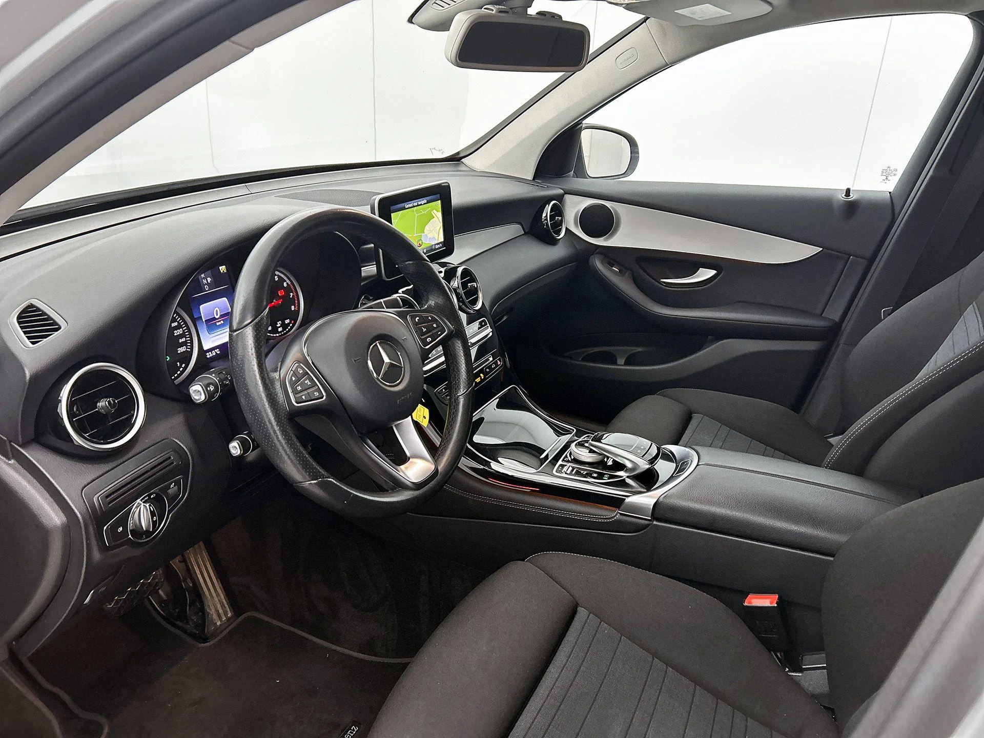 Mercedes-Benz-GLC-image-12