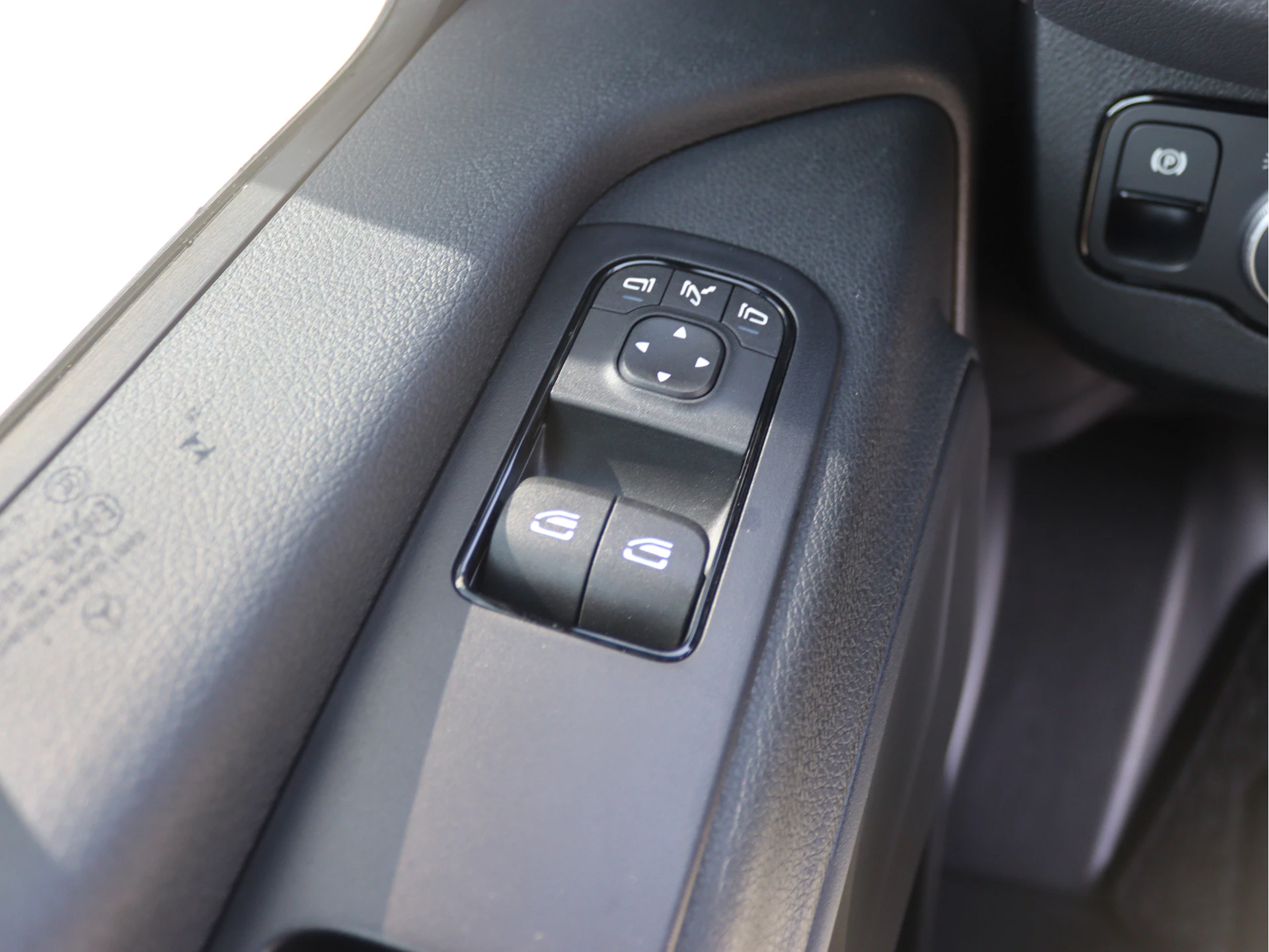 Mercedes-Benz-Sprinter-image-6