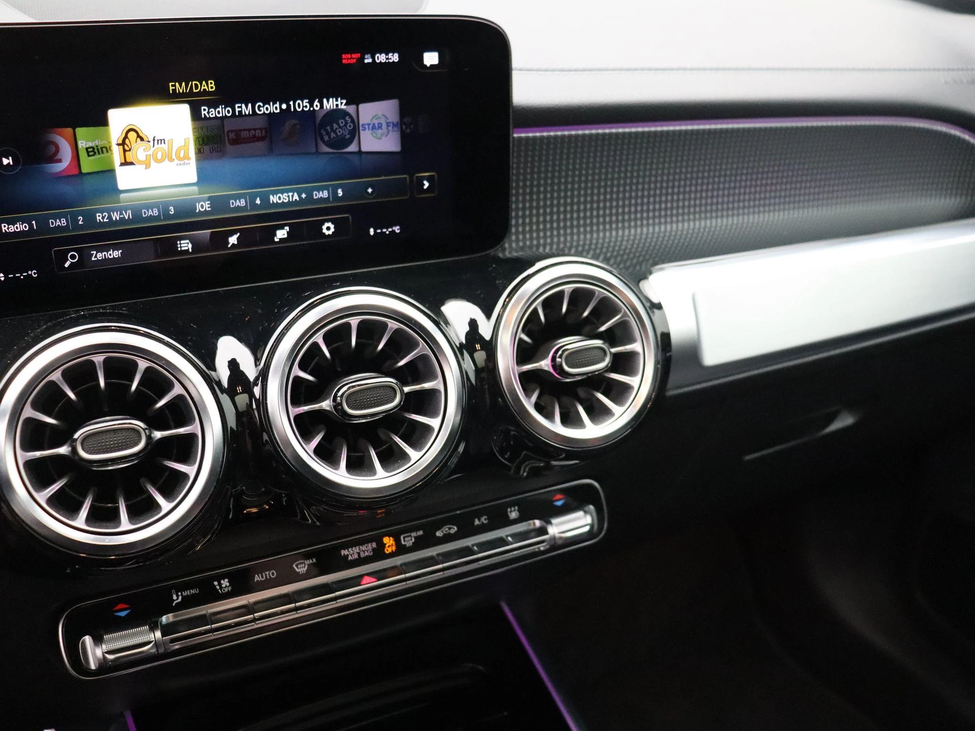 Mercedes-Benz EQB 350 4MATIC AMG Line + LEDER + PANO + BURMESTER + HEAD UP + CARPLAY +