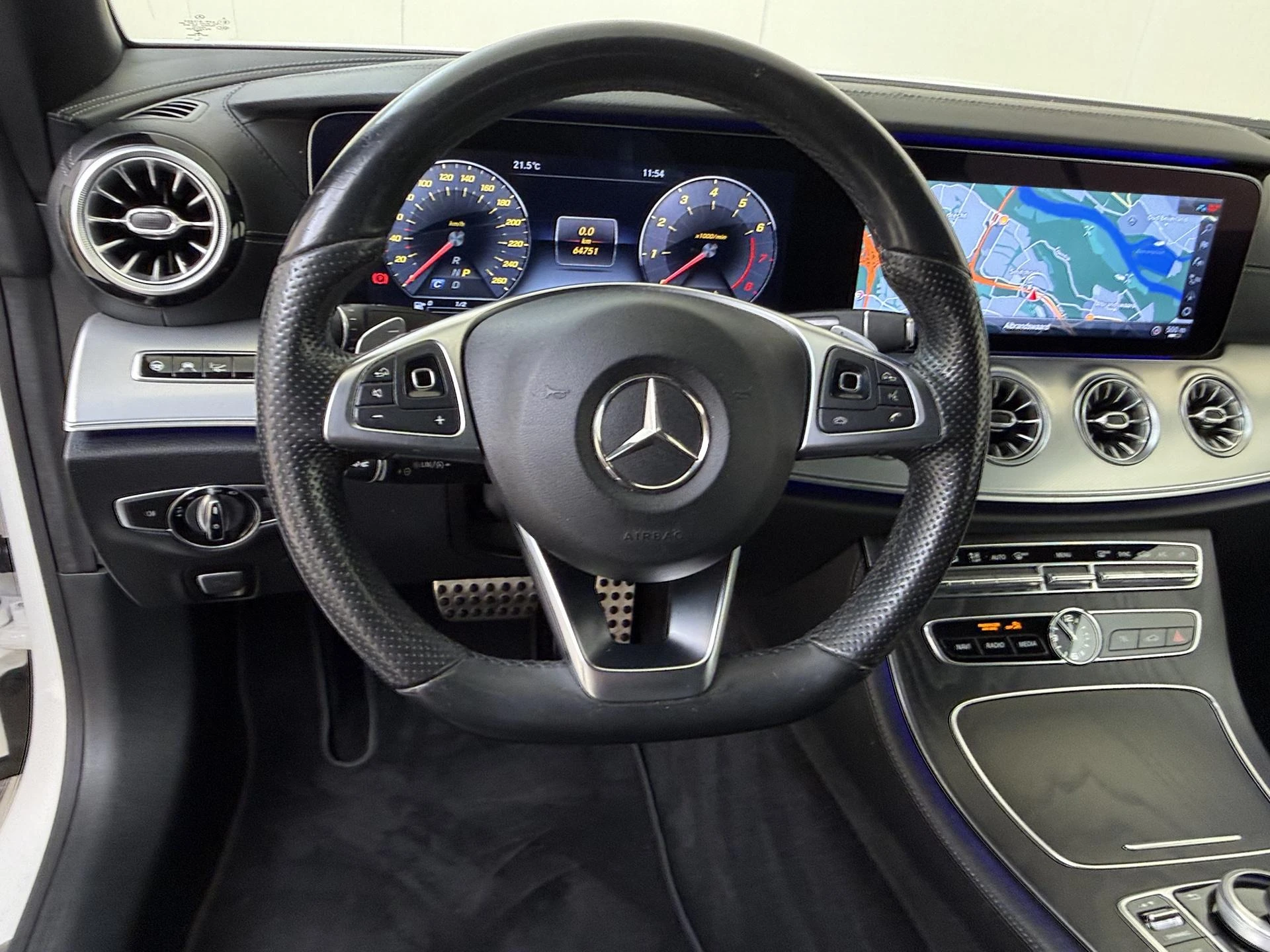 Mercedes-Benz-E-Klasse-image-9
