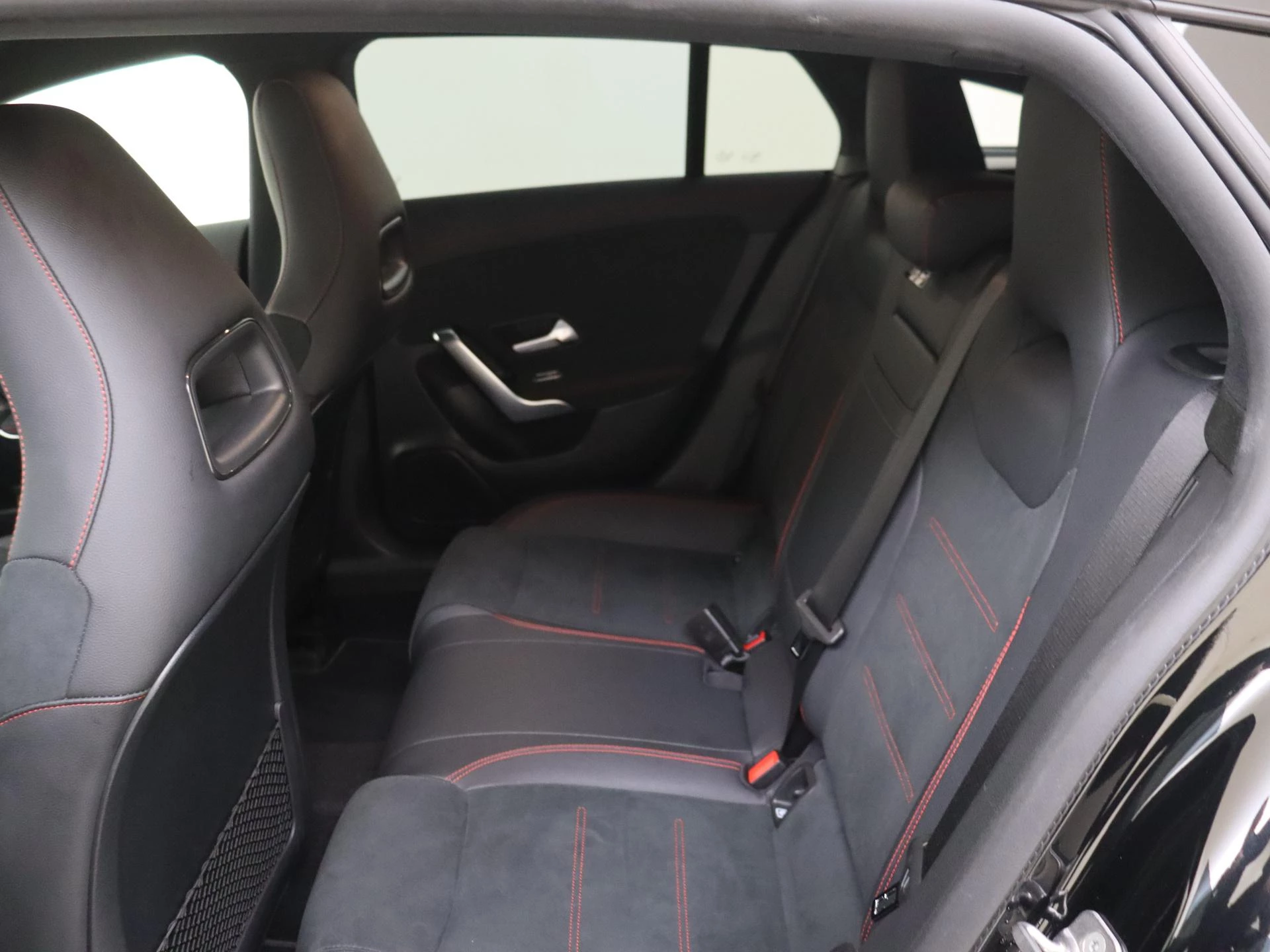 Mercedes-Benz-CLA-image-11