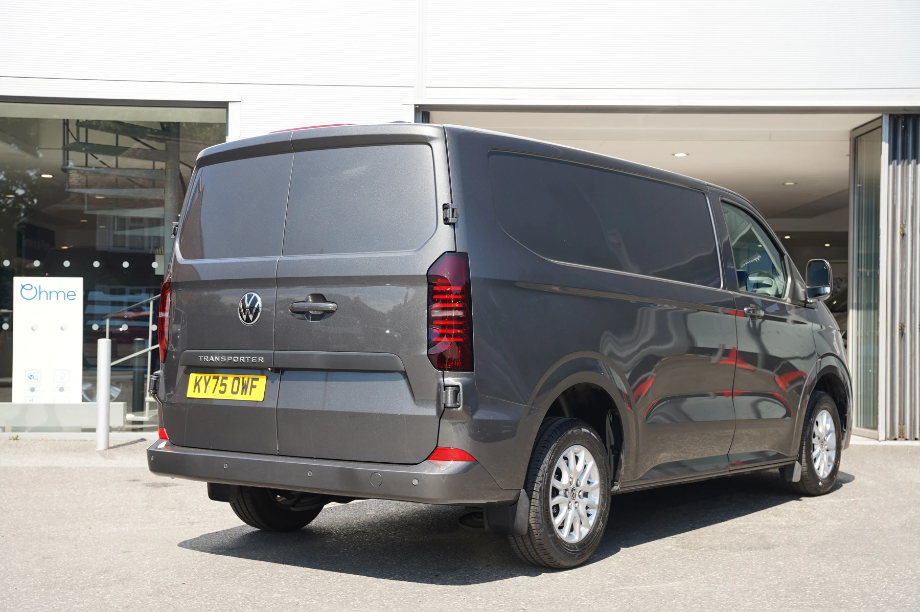 Volkswagen-Transporter-image-13