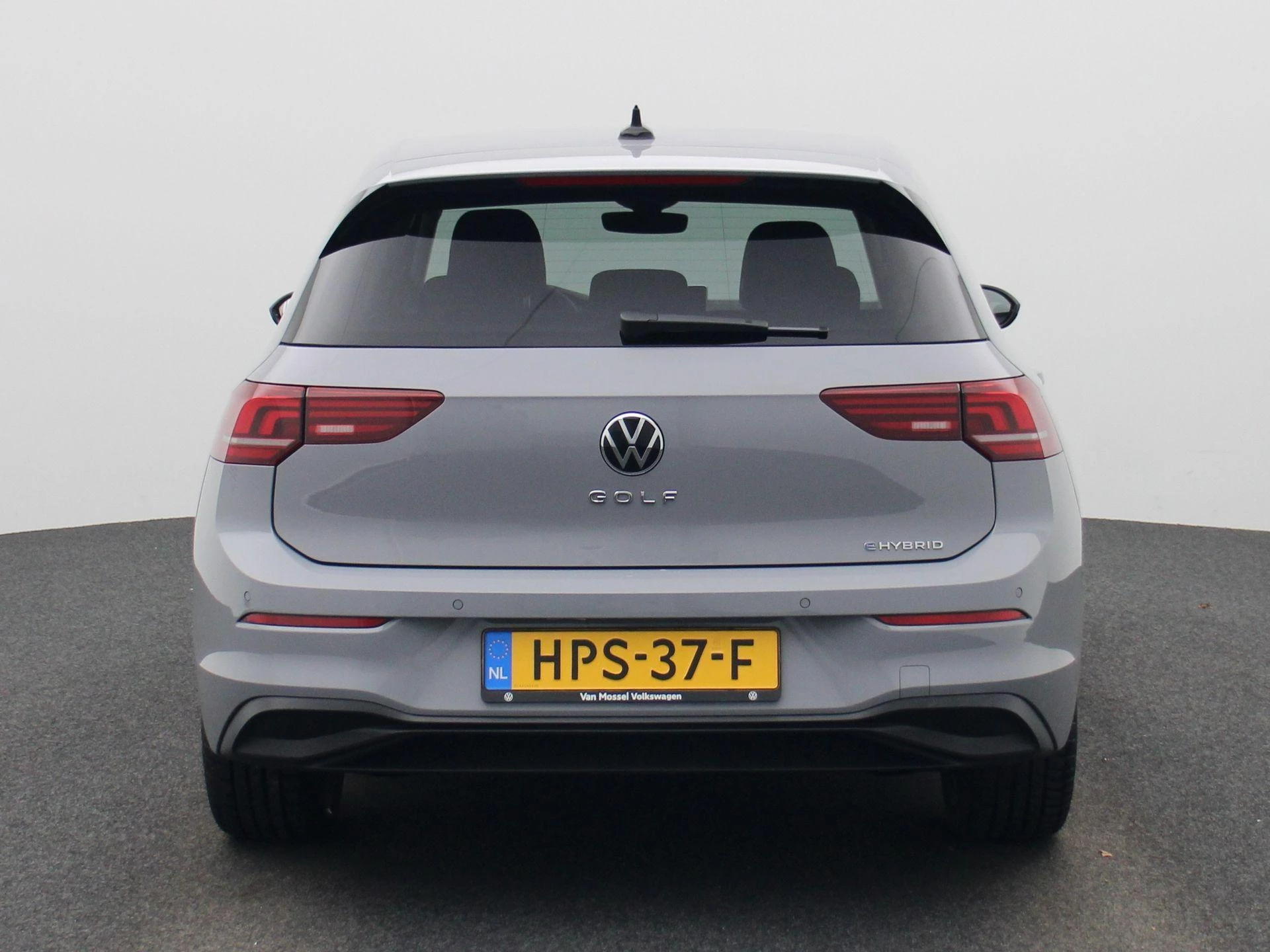 Volkswagen-Golf-image-4