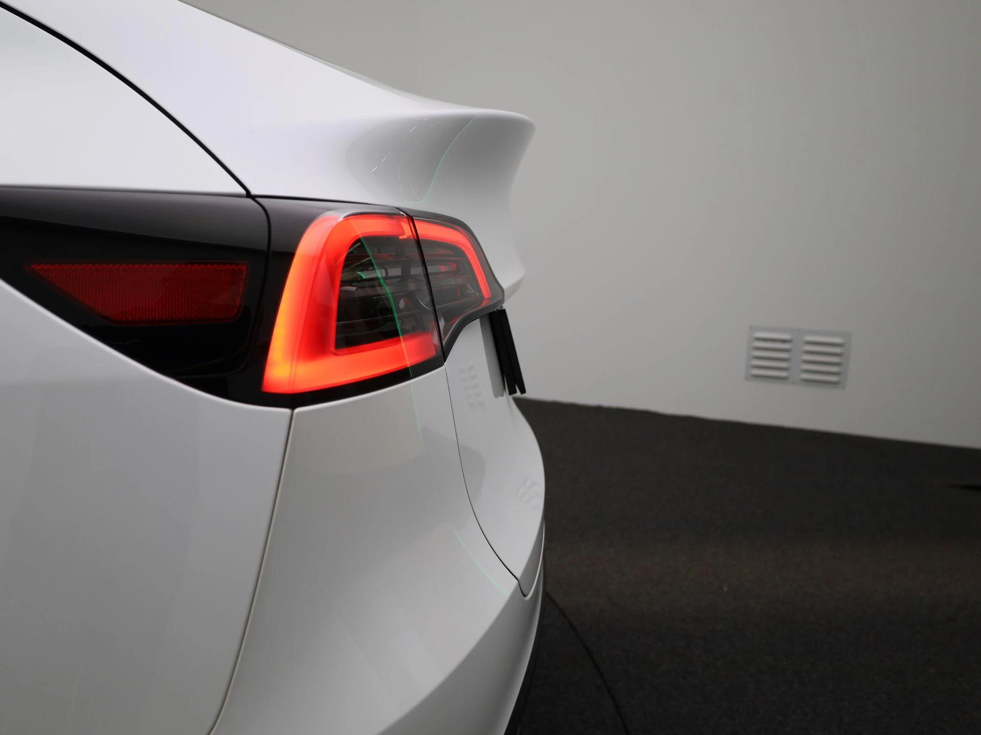 Tesla-Model Y-image-45