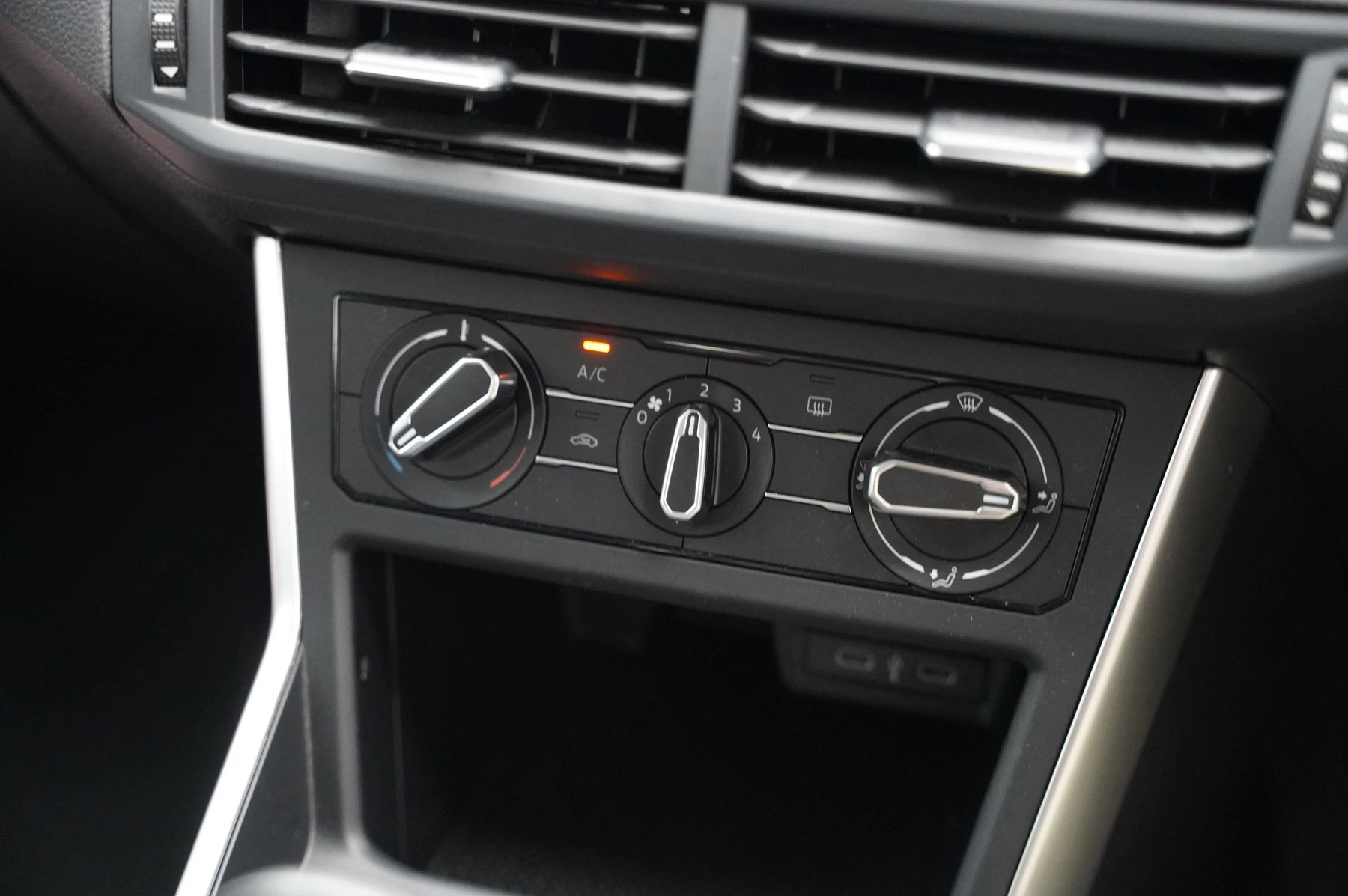 Volkswagen-Polo-image-21