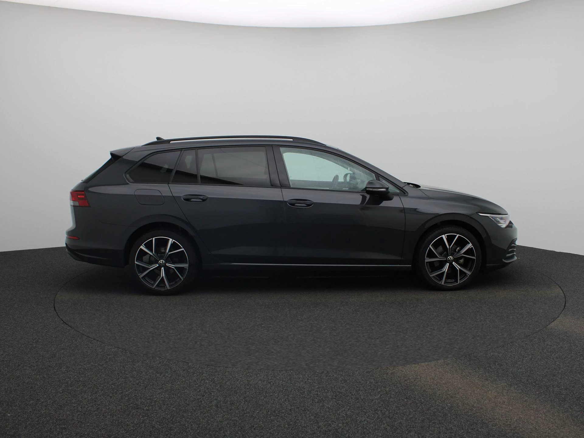 Volkswagen-Golf-image-5