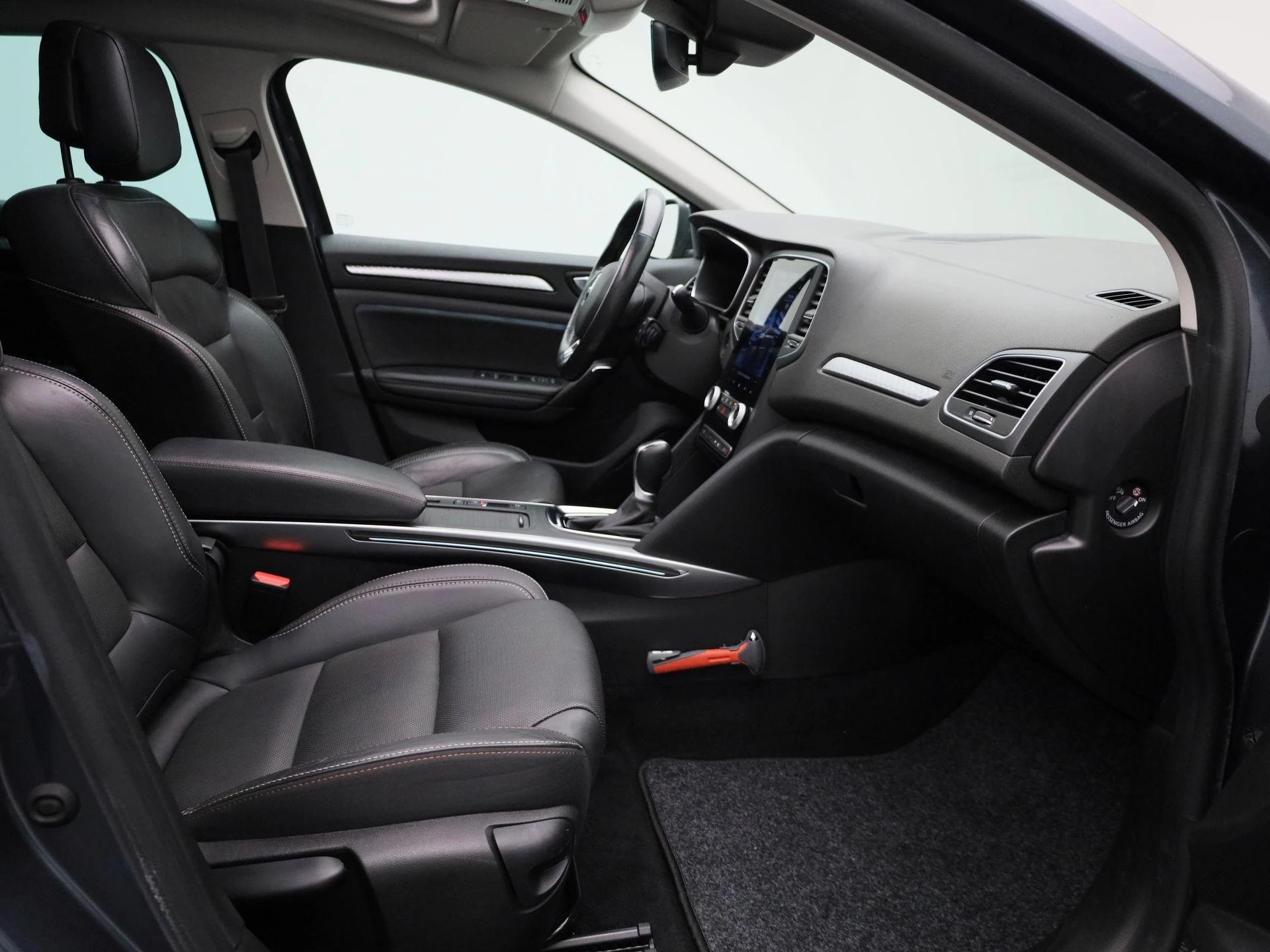 Renault-Megane E-Tech-image-43