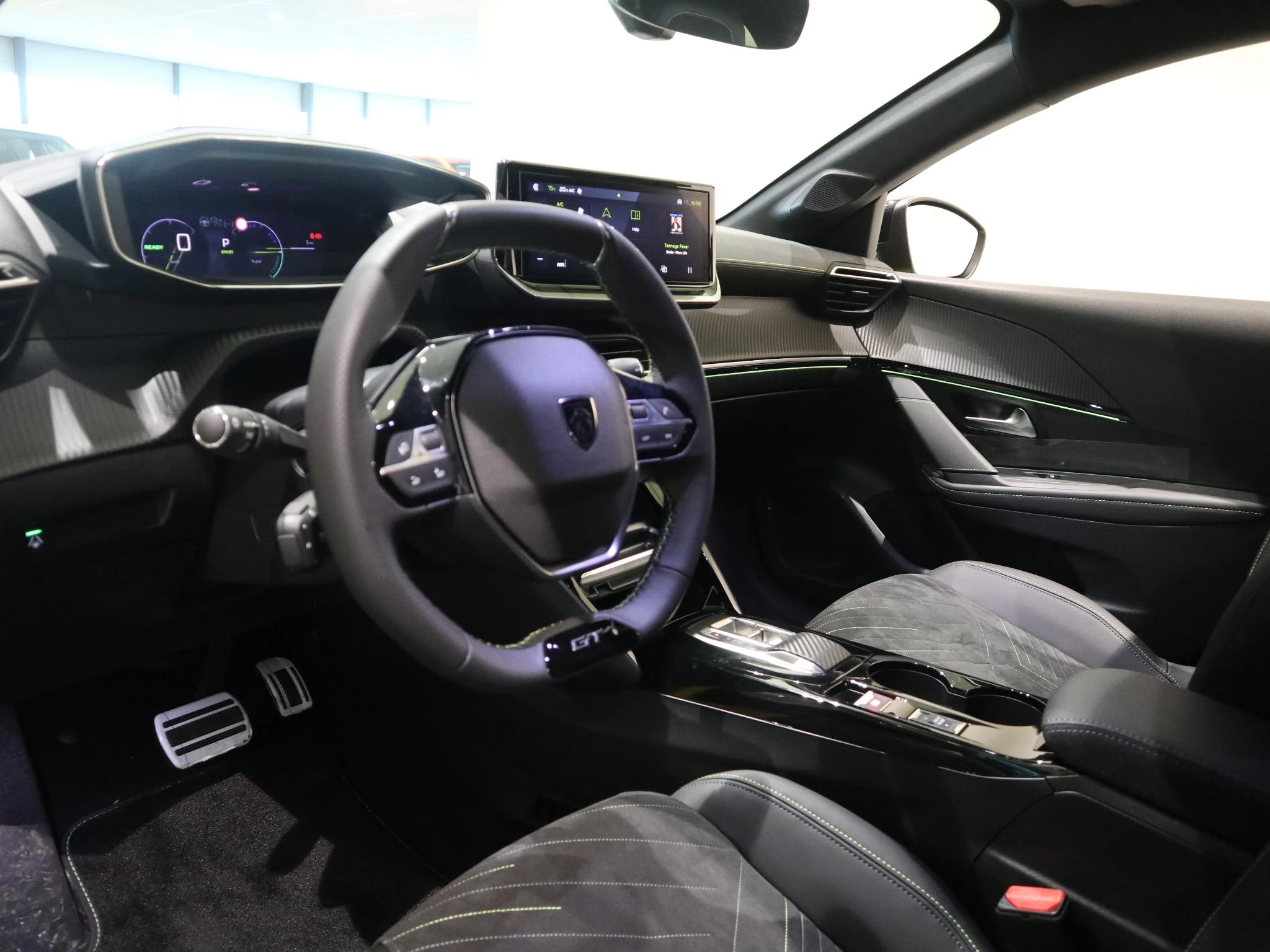 Peugeot-e-208-image-8
