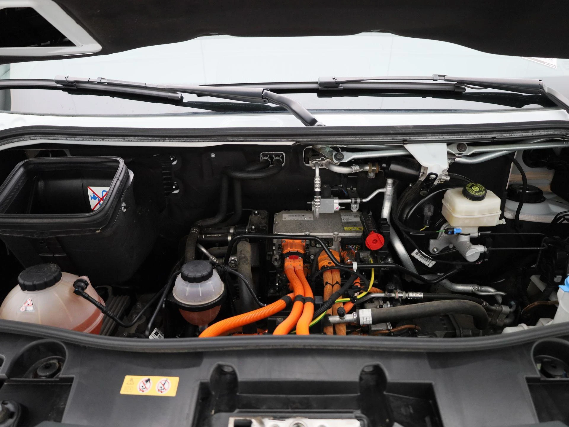 Mercedes-Benz-Sprinter-image-34