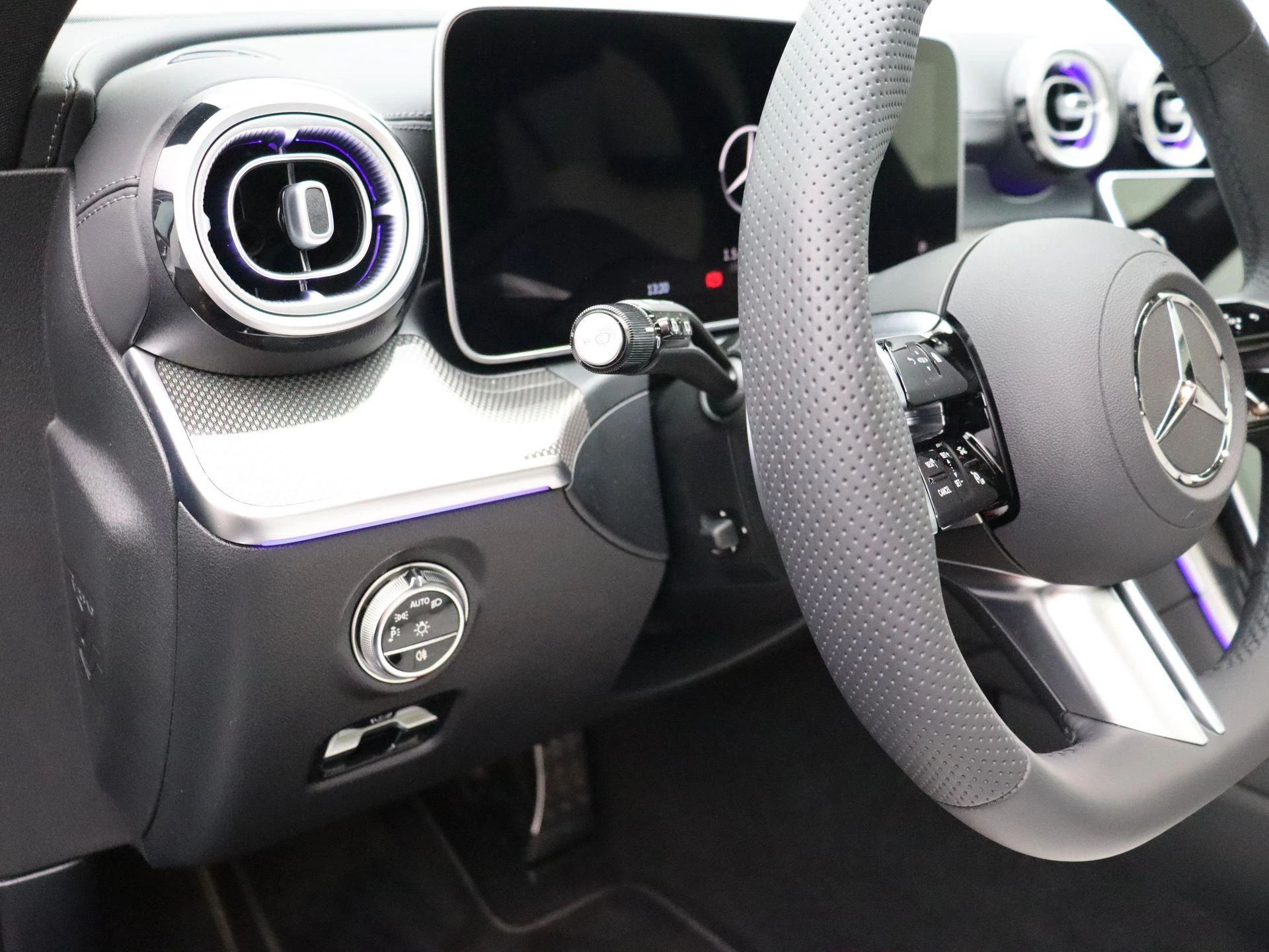 Mercedes-Benz-C-Klasse-image-8