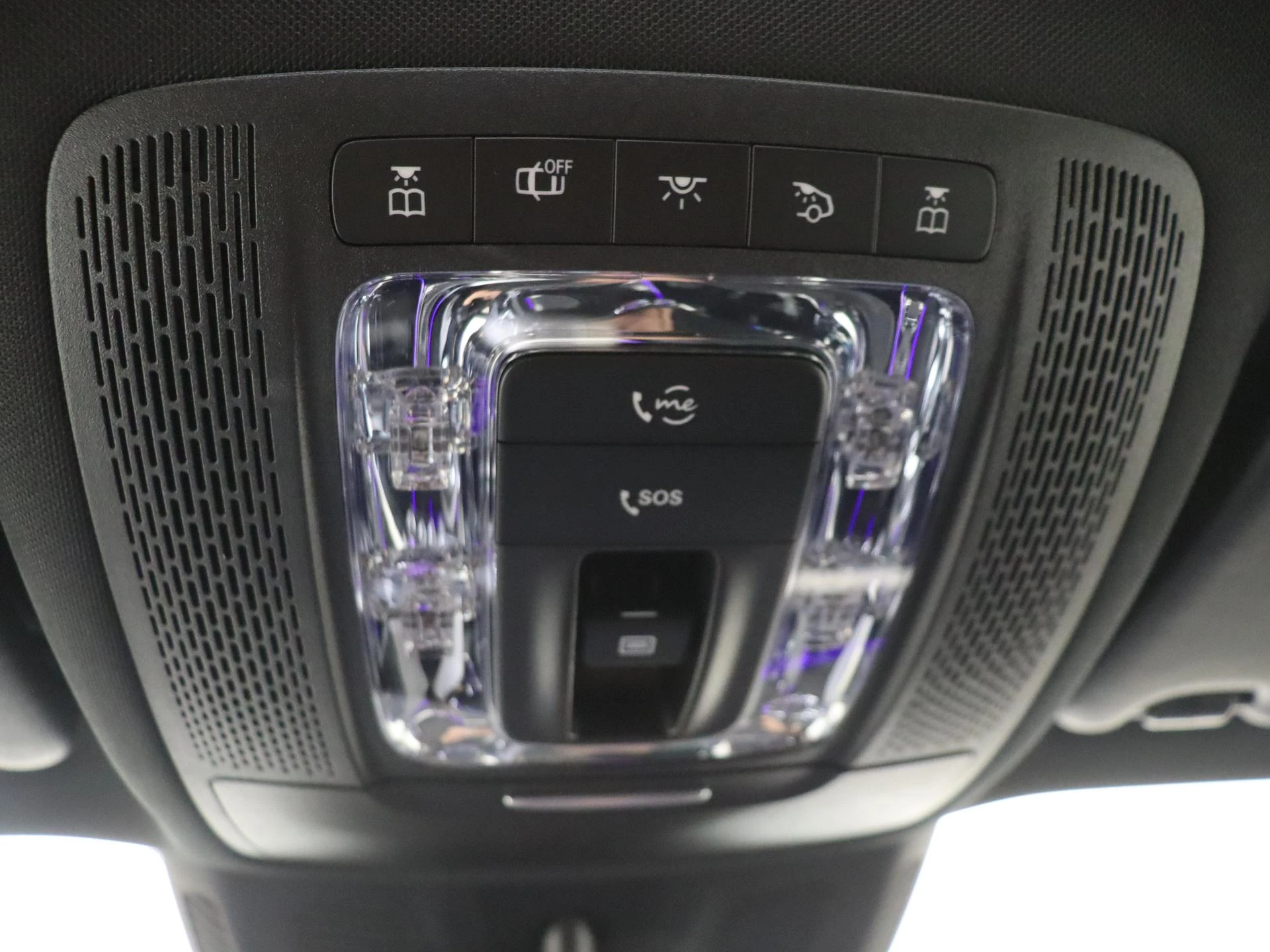 Mercedes-Benz-GLB-image-27