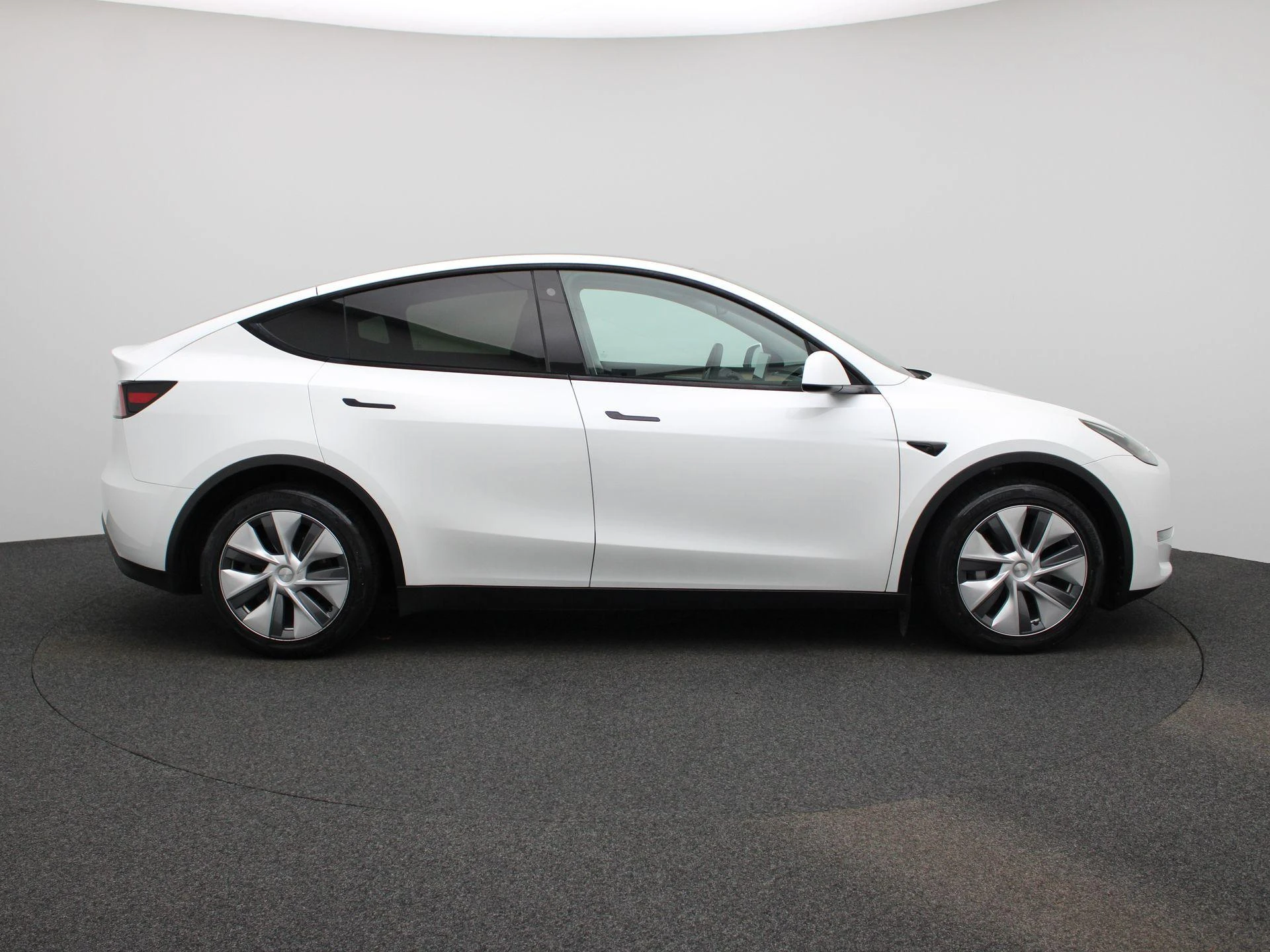 Tesla-Model Y-image-5