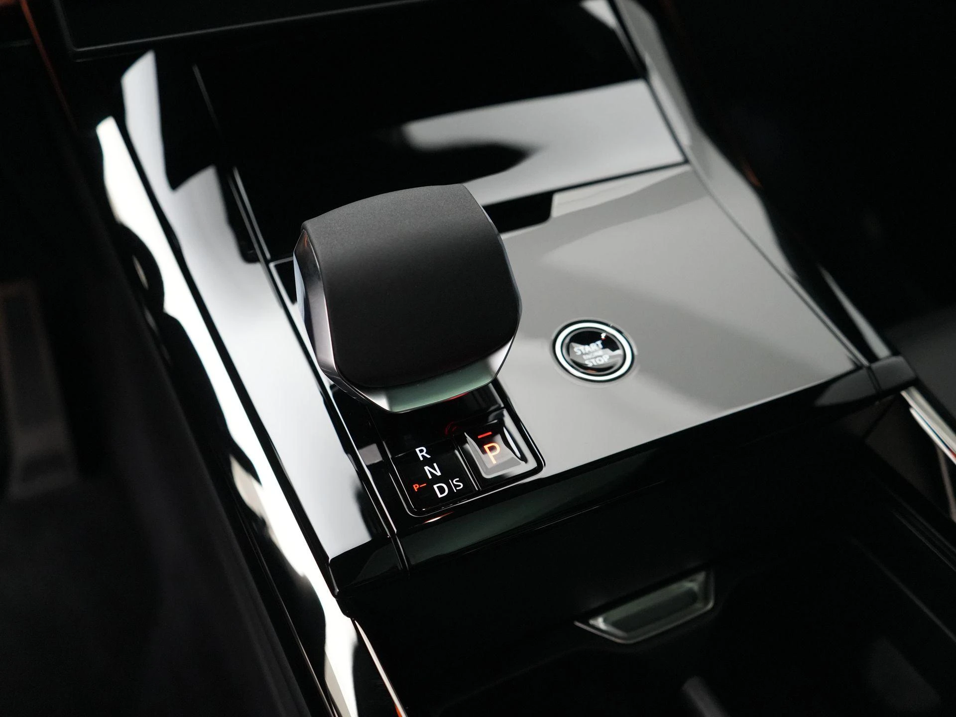 Land Rover-Range Rover Sport-image-18