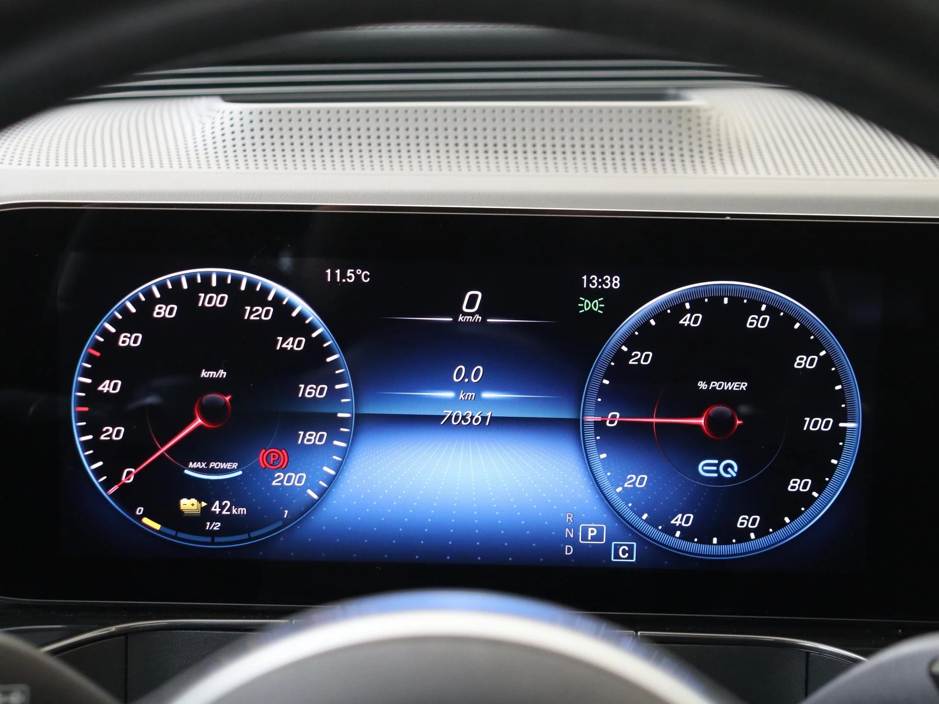 Mercedes-Benz-EQC-image-14